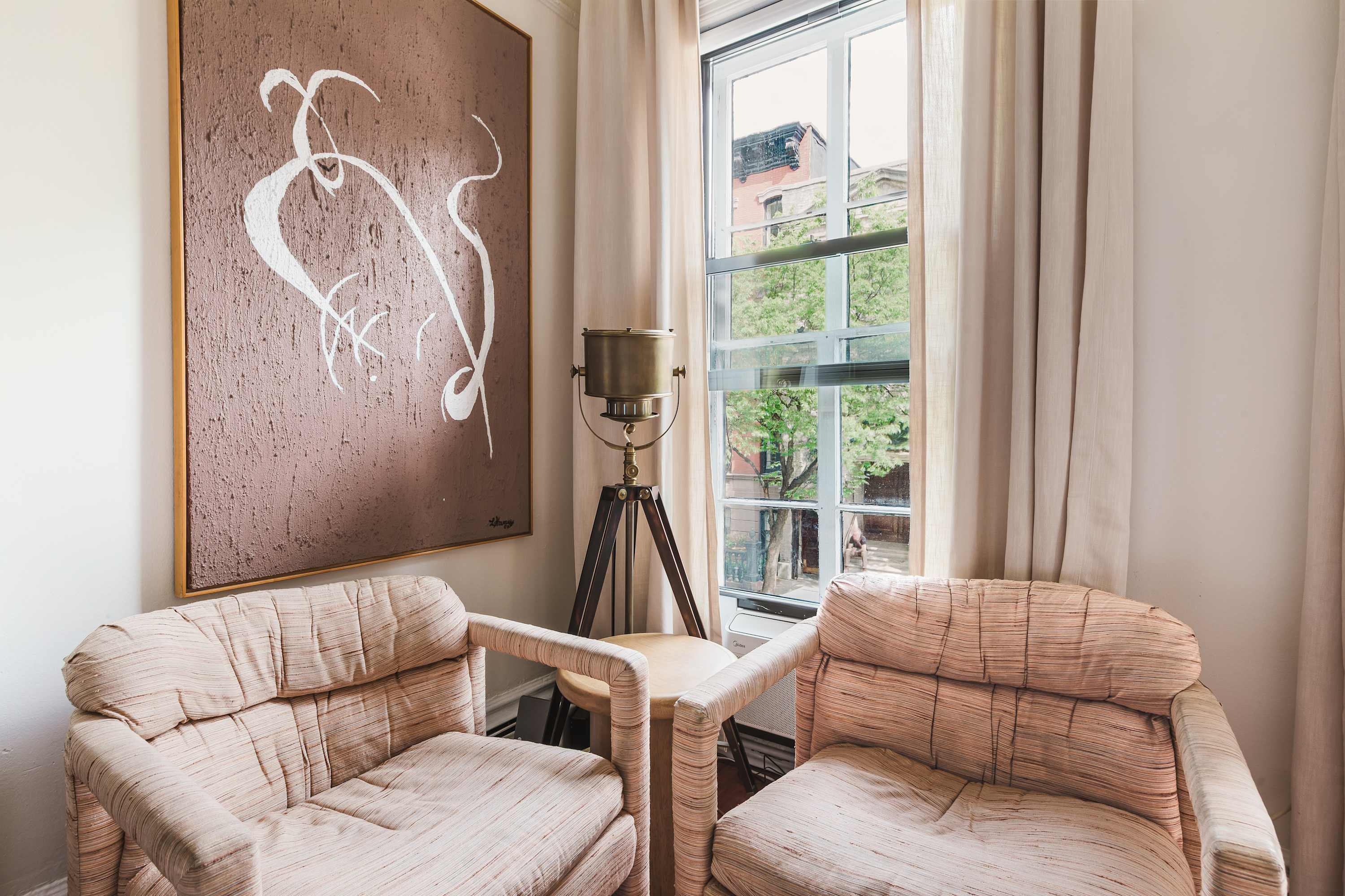 West Gem | West Village | Charming Townhouse Retreat photo 4