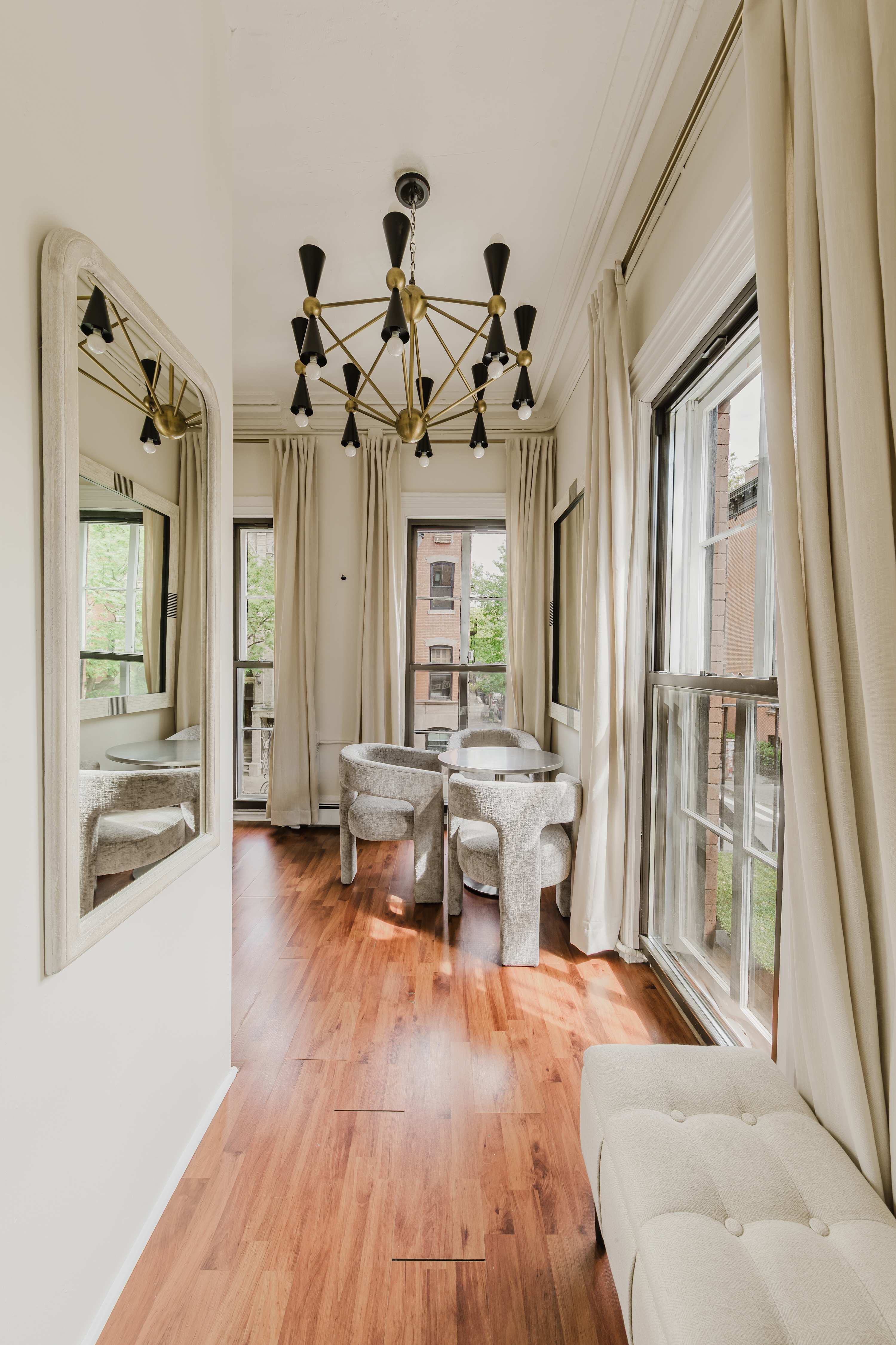 West Gem | West Village | Charming Townhouse Retreat photo 2