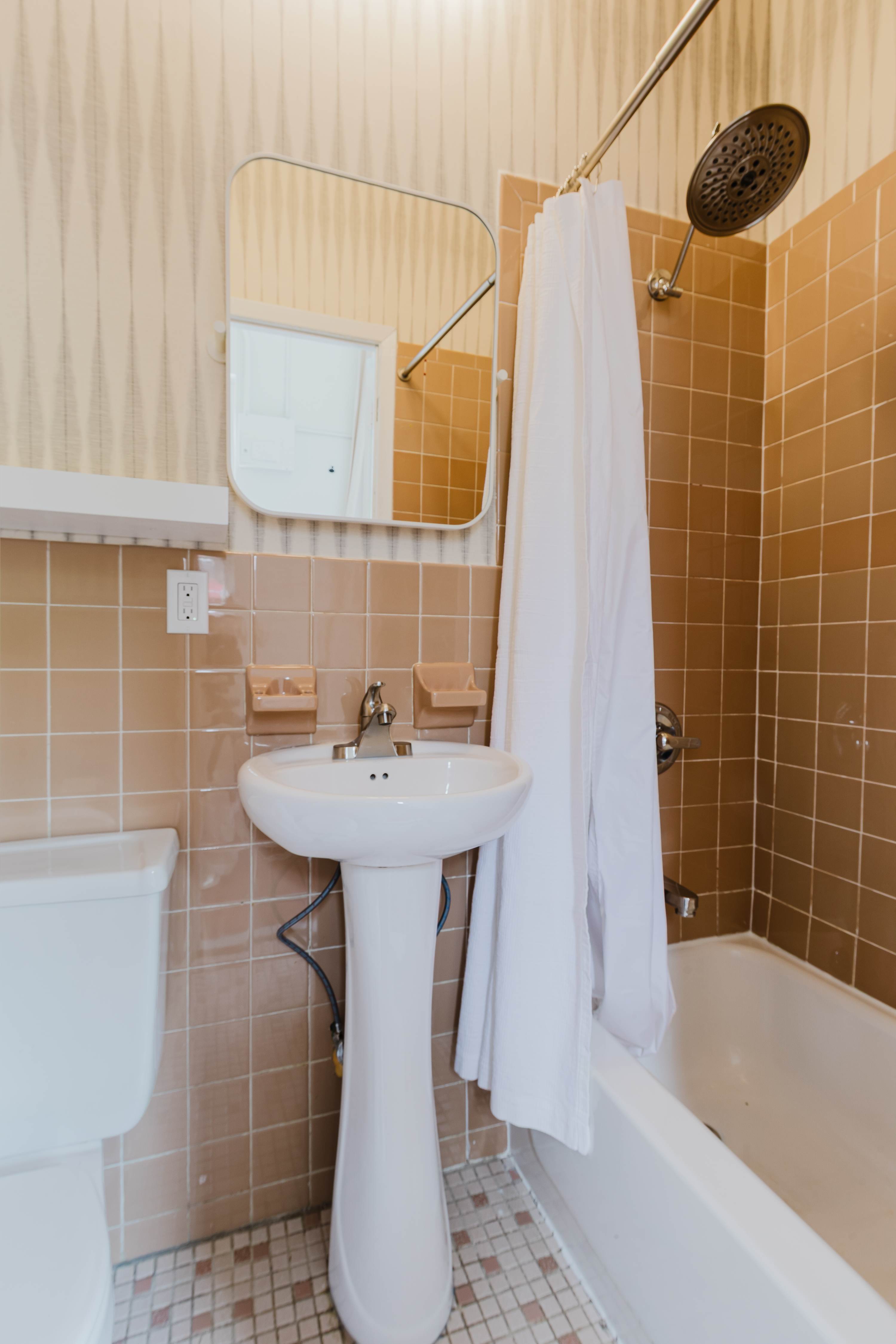 West Gem | West Village | Charming Townhouse Retreat photo 10