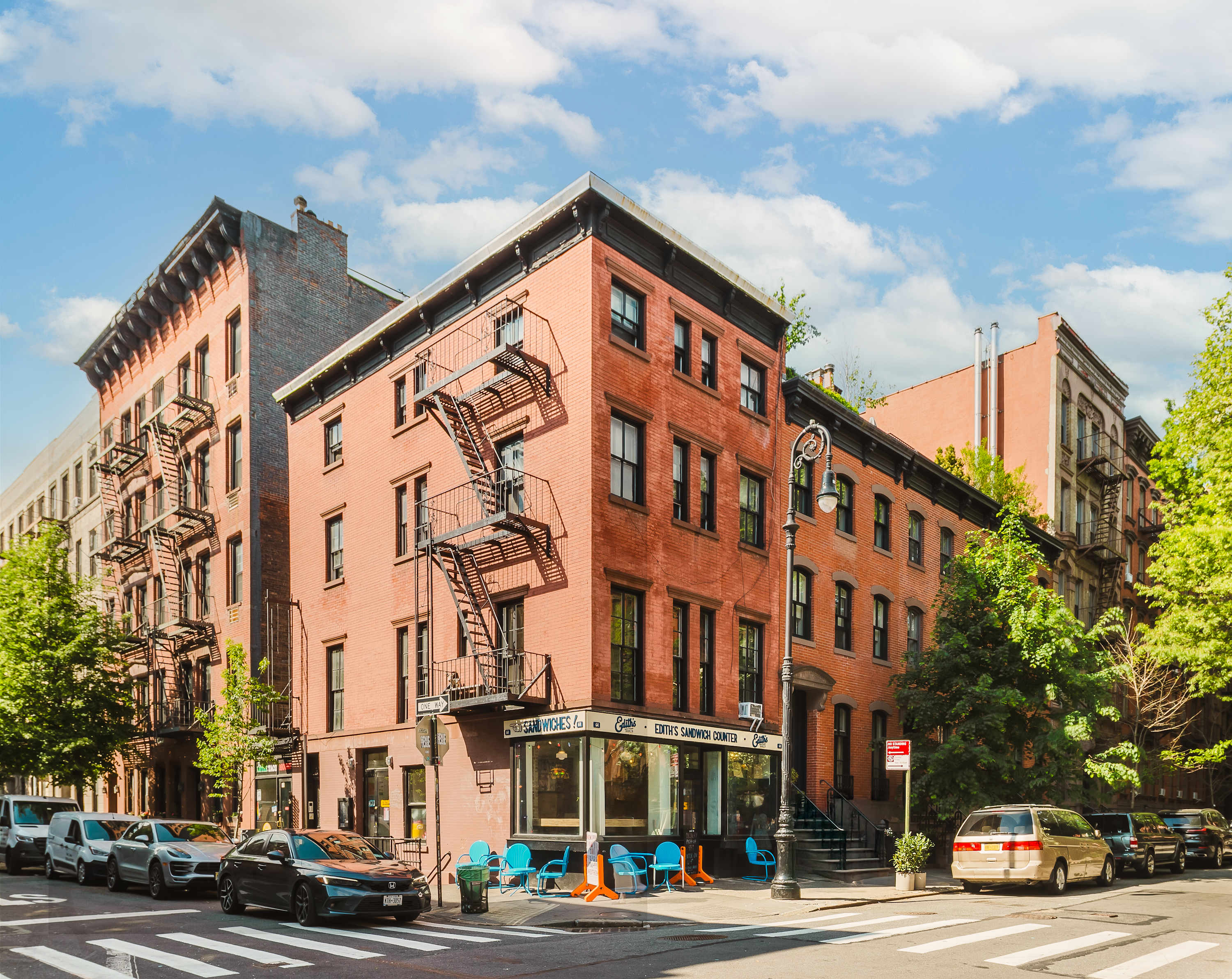 West Gem | West Village | Charming Townhouse Retreat photo 16