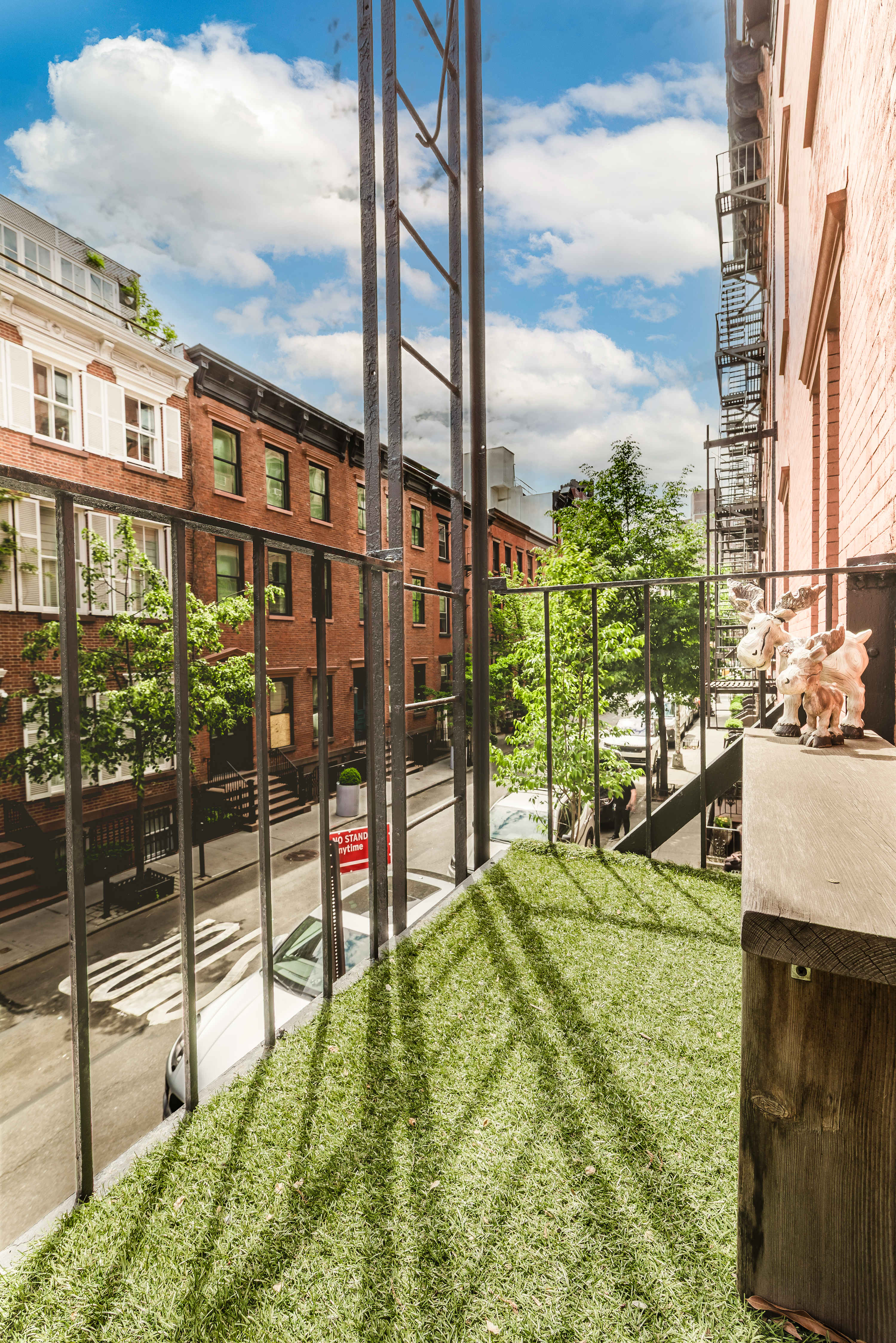 West Gem | West Village | Charming Townhouse Retreat photo 14