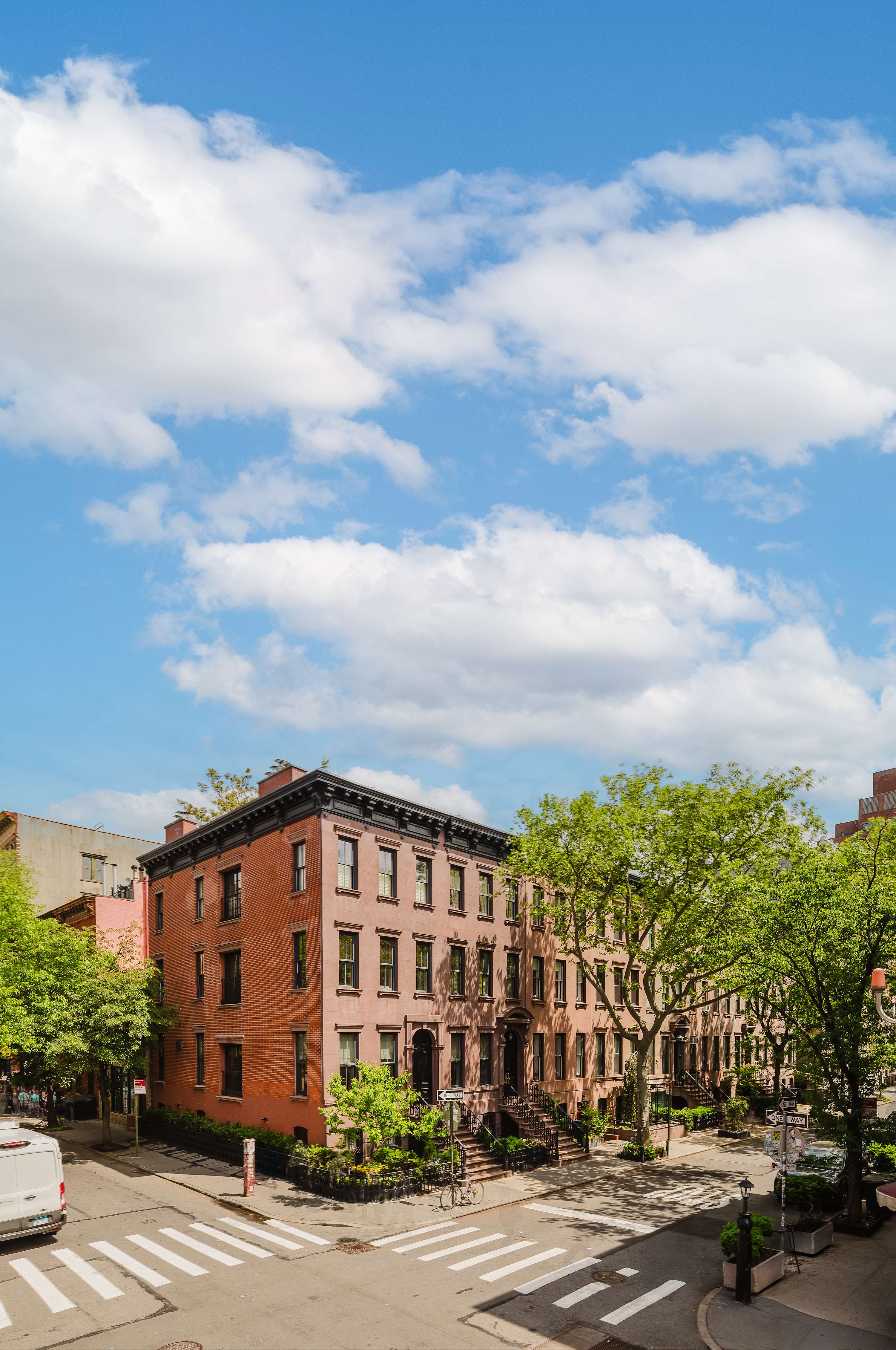 West Gem | West Village | Charming Townhouse Retreat photo 17