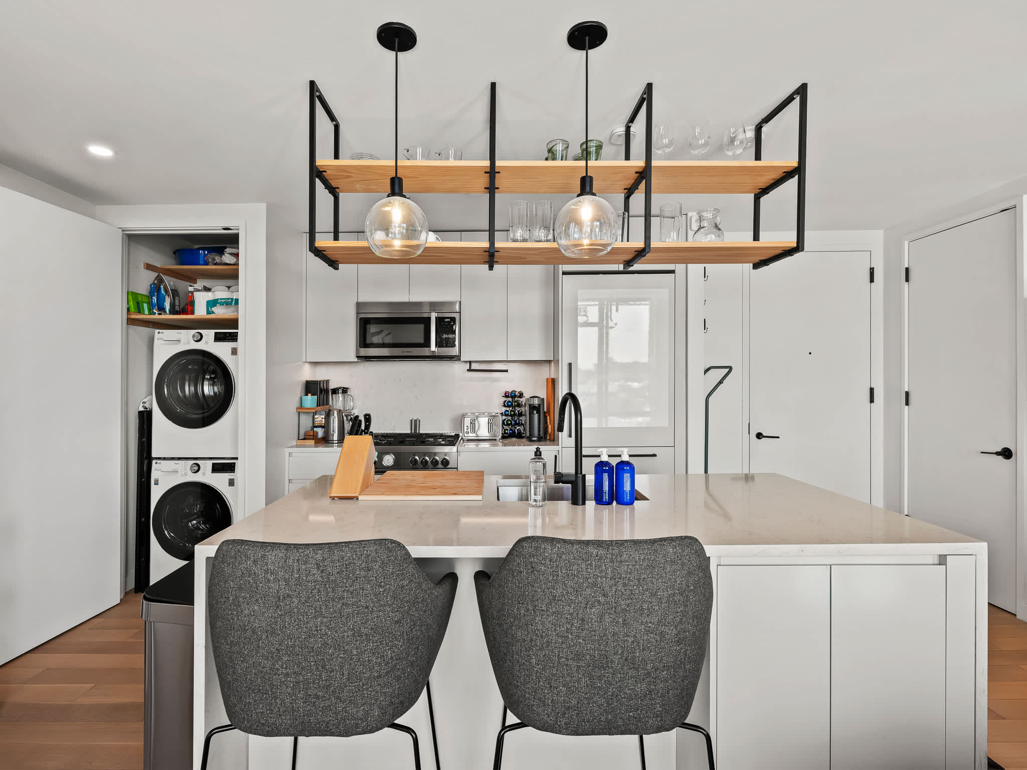Metropolitan Place | Williamsburg | Penthouse w/ Private Balcony & Gym photo 2