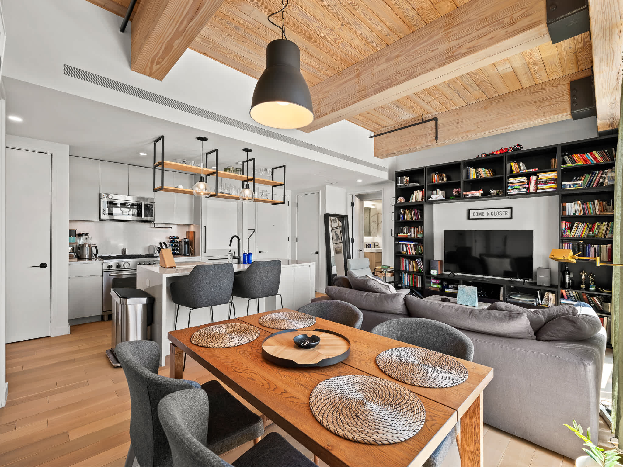 Metropolitan Place | Williamsburg | Penthouse w/ Private Balcony & Gym photo 5