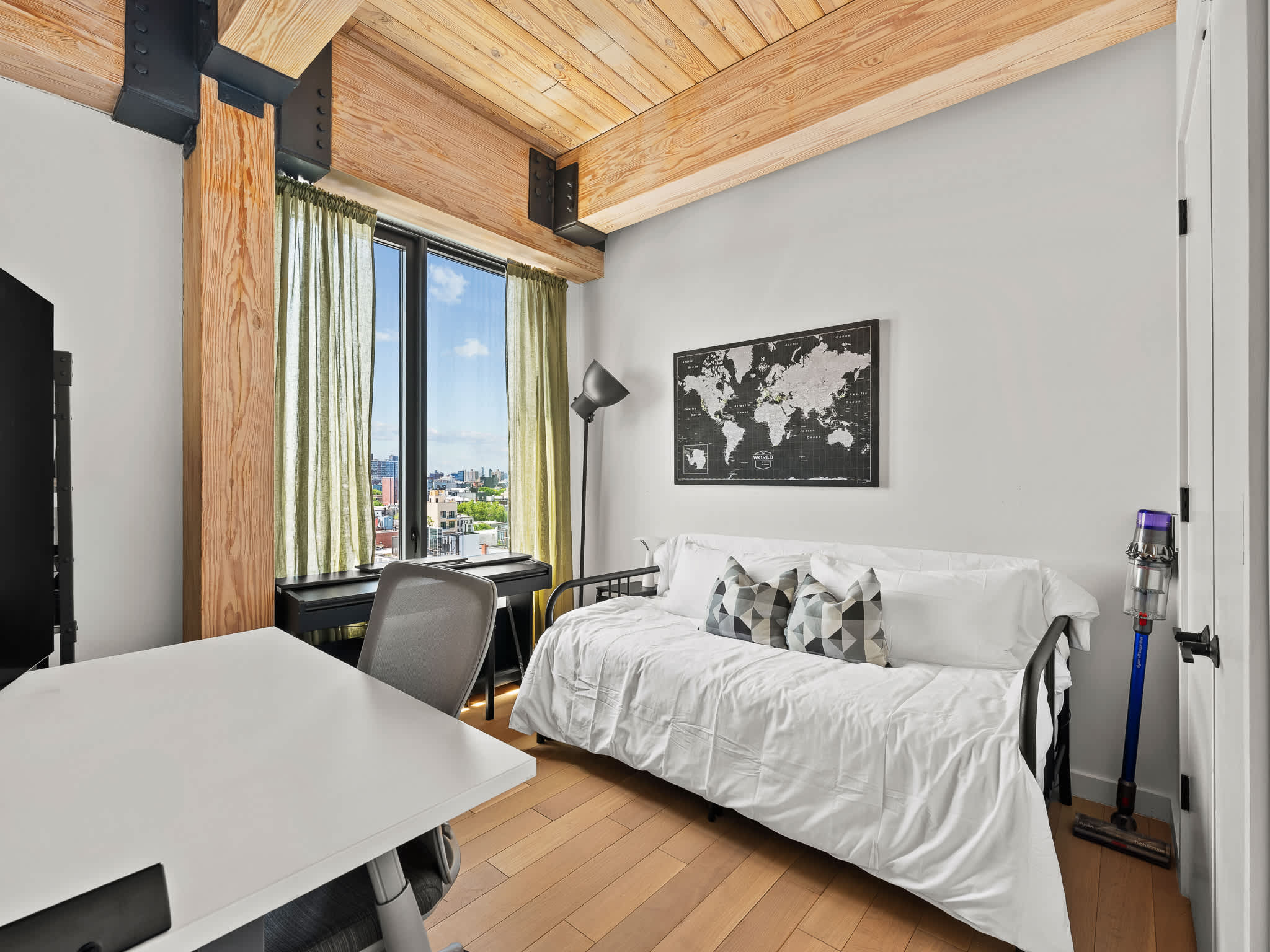 Metropolitan Place | Williamsburg | Penthouse w/ Private Balcony & Gym photo 17
