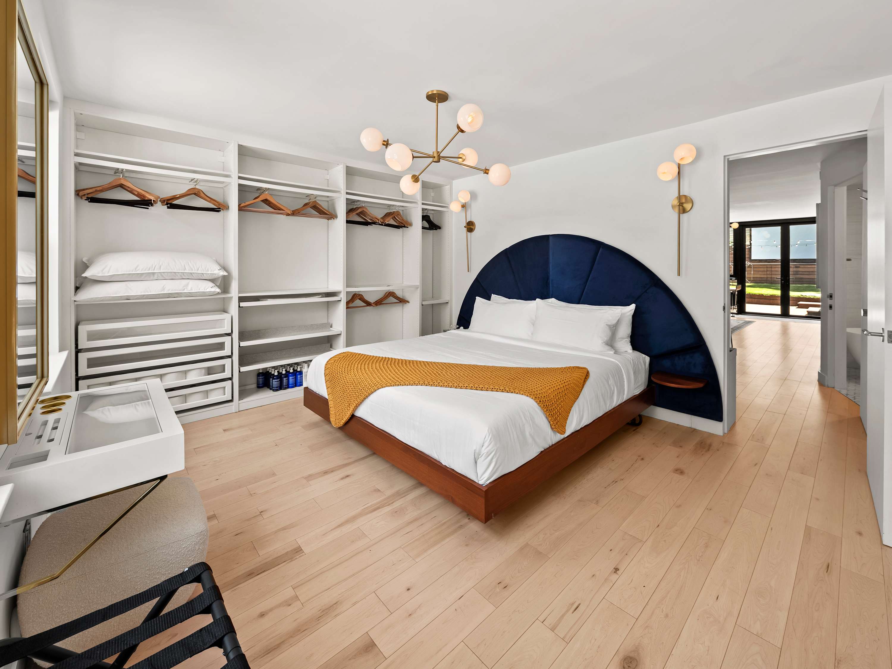 Williams Grove | Williamsburg | Designer Apartment with Backyard photo 4