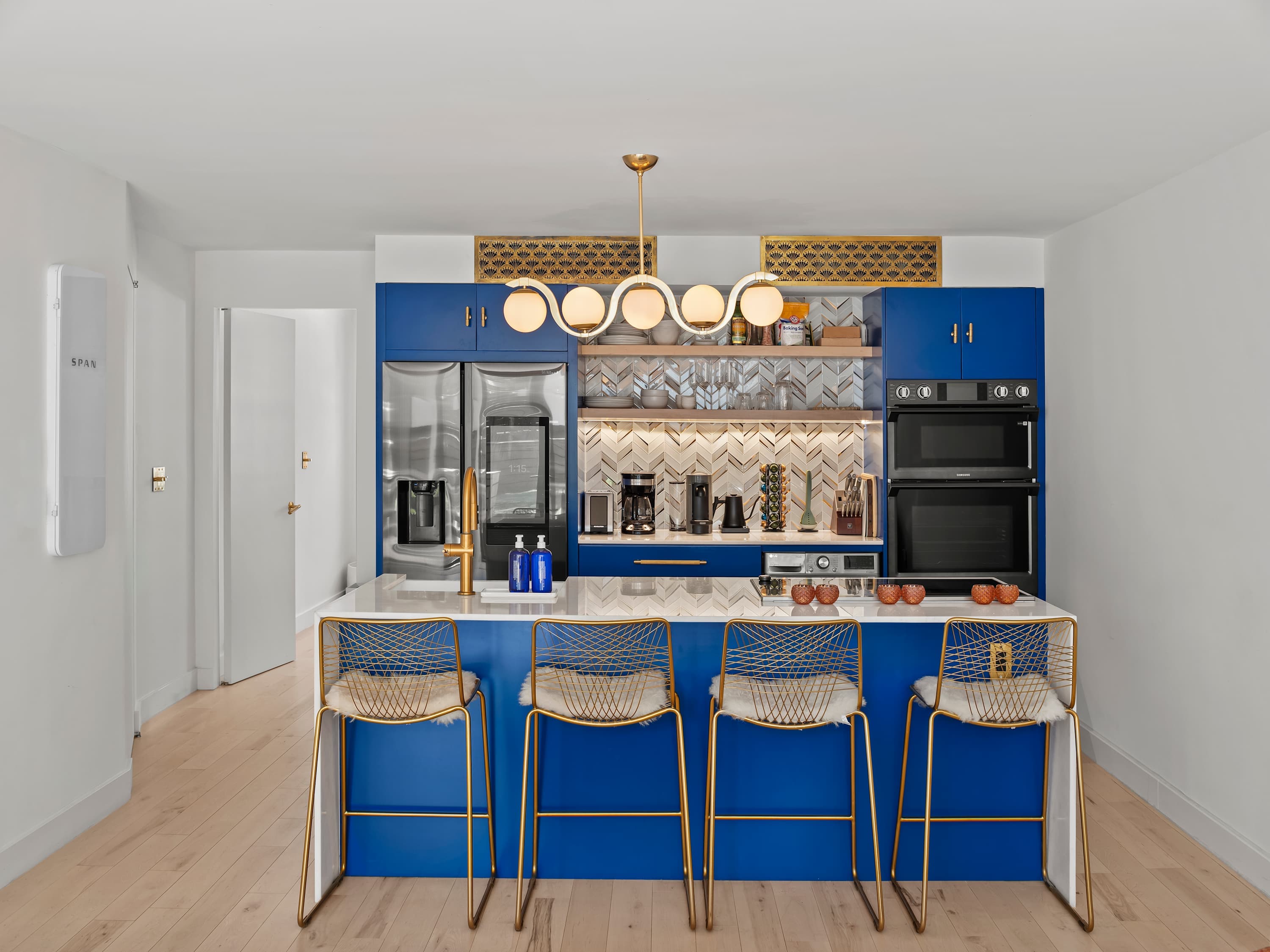 Williams Grove | Williamsburg | Designer Apartment with Backyard photo 3