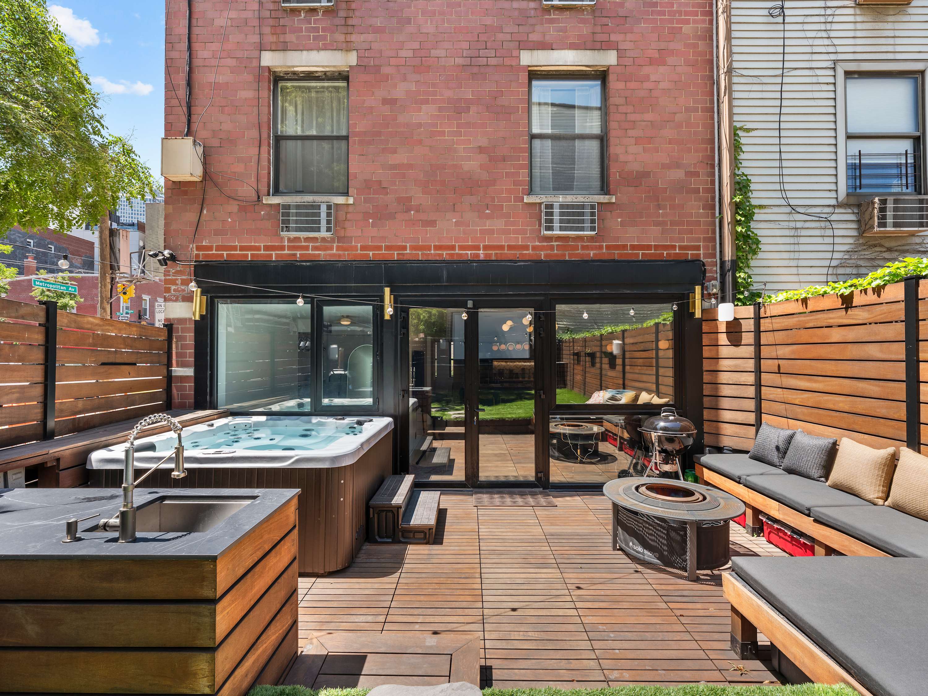 Williams Grove | Williamsburg | Designer Apartment with Backyard photo 5