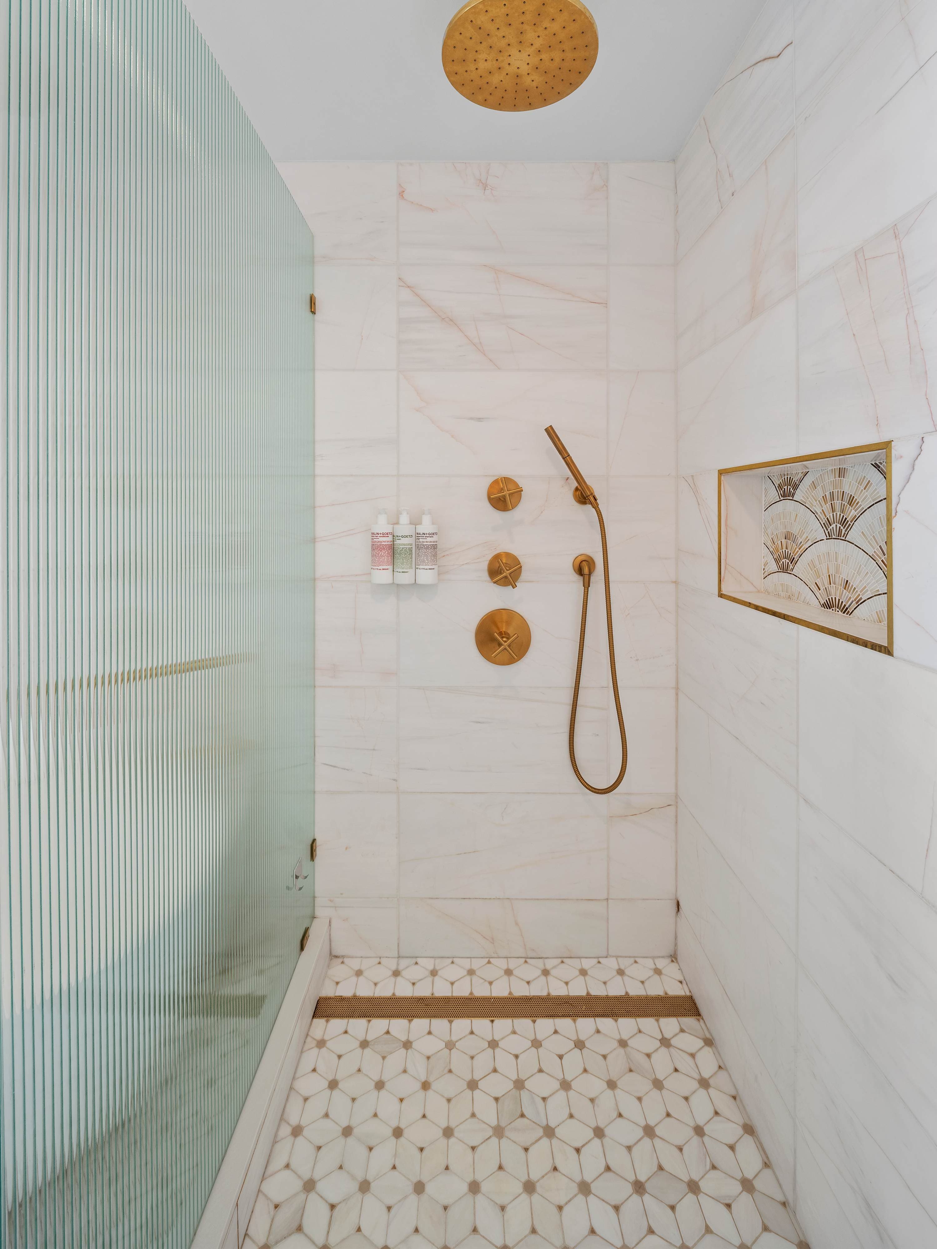 Williams Grove | Williamsburg | Designer Apartment with Backyard photo 18