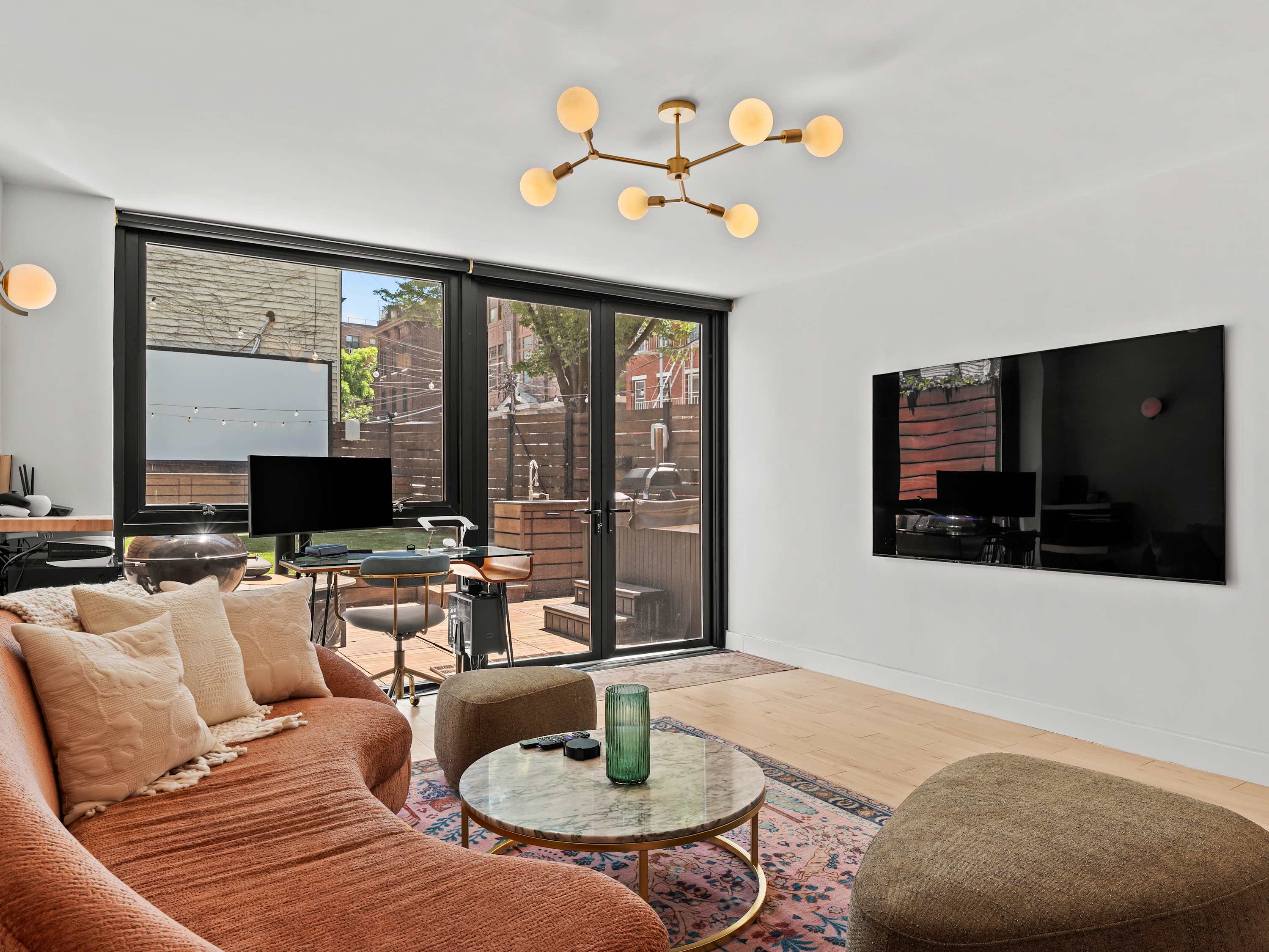 Williams Grove | Williamsburg | Designer Apartment with Backyard photo 9