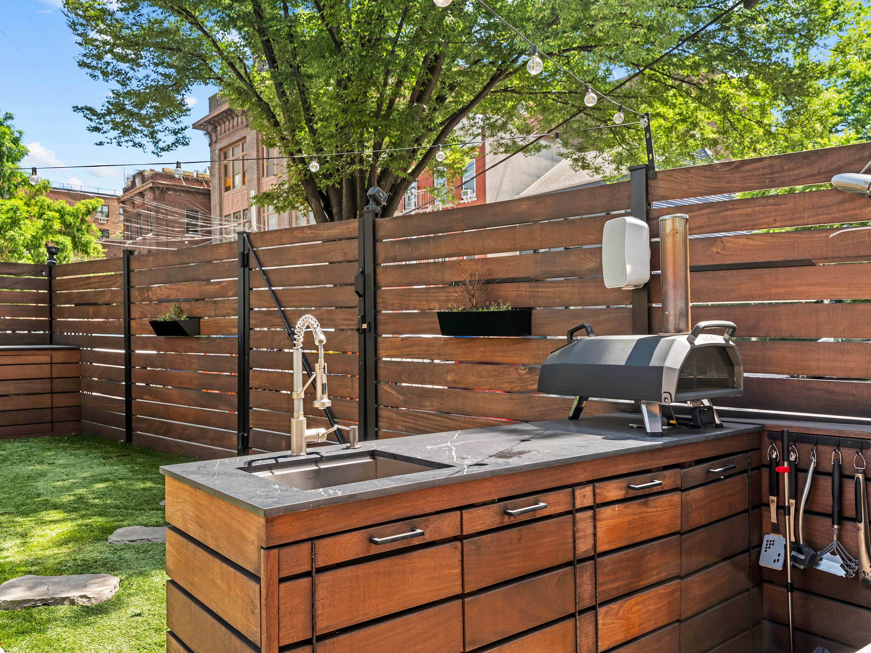 Williams Grove | Williamsburg | Designer Apartment with Backyard photo 24
