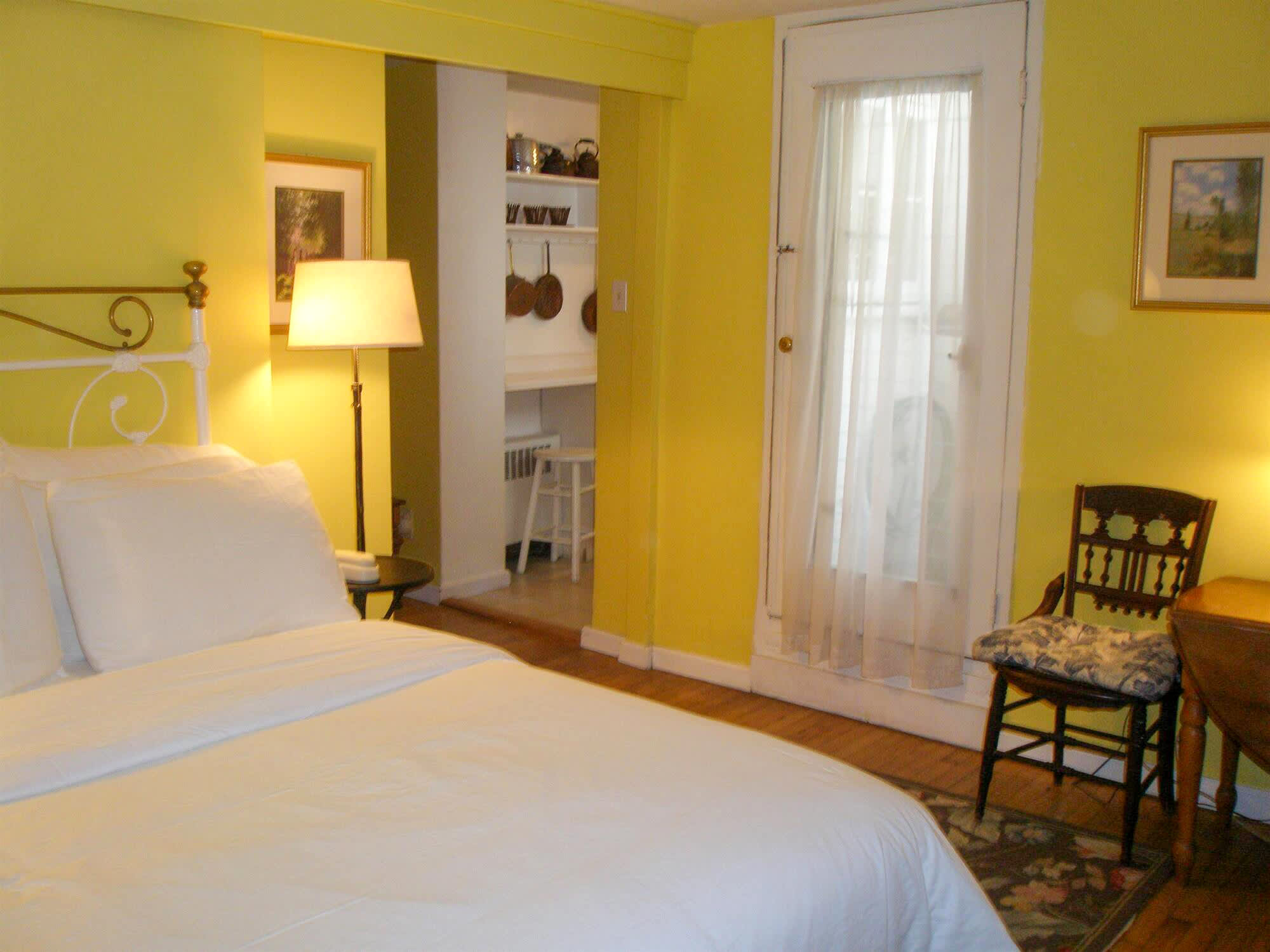The Garden Suite | West Village | Garden-View Studio Retreat photo 5