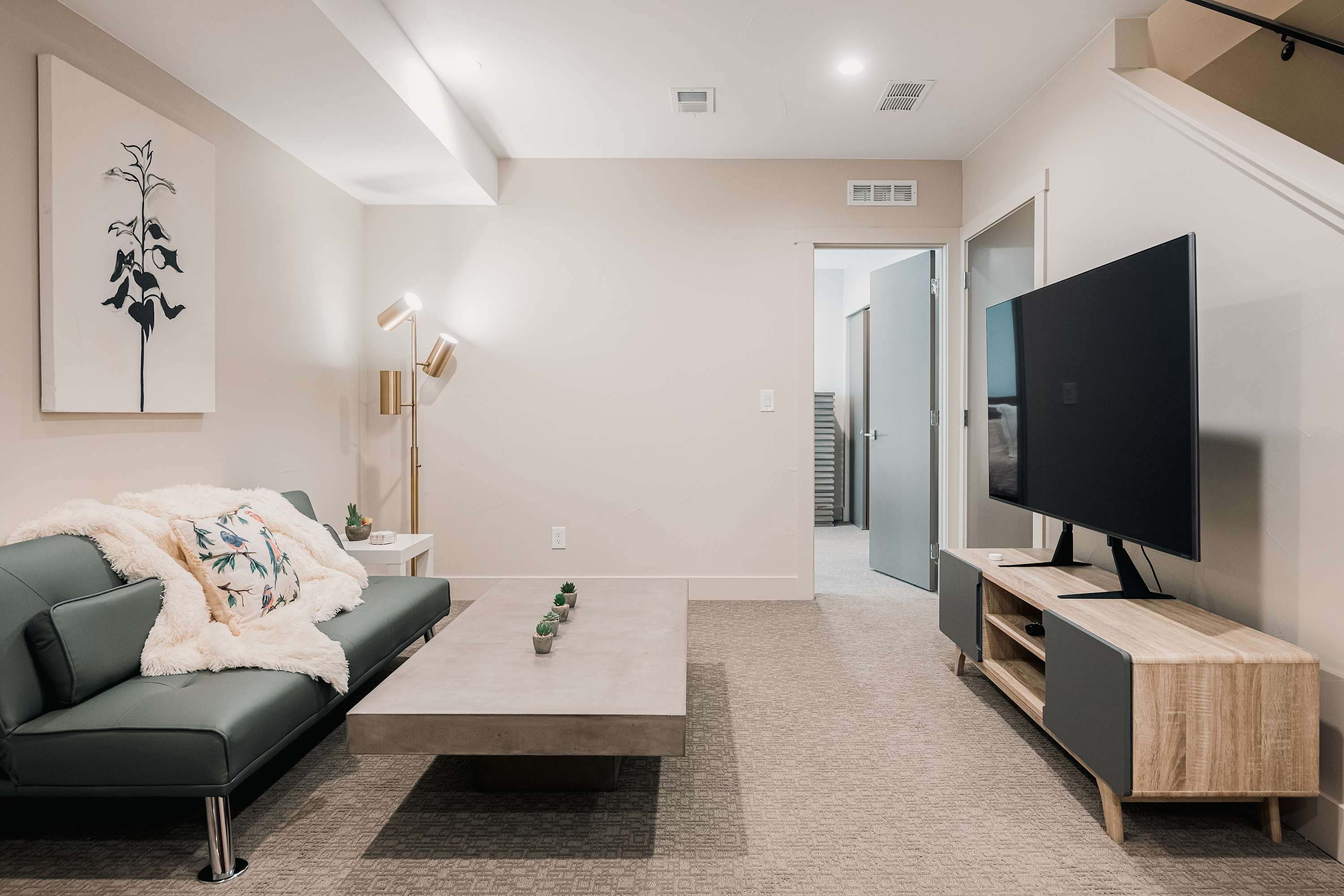Zenobia Place | Sloan's Lake | Cozy Furnished Apartment photo 3