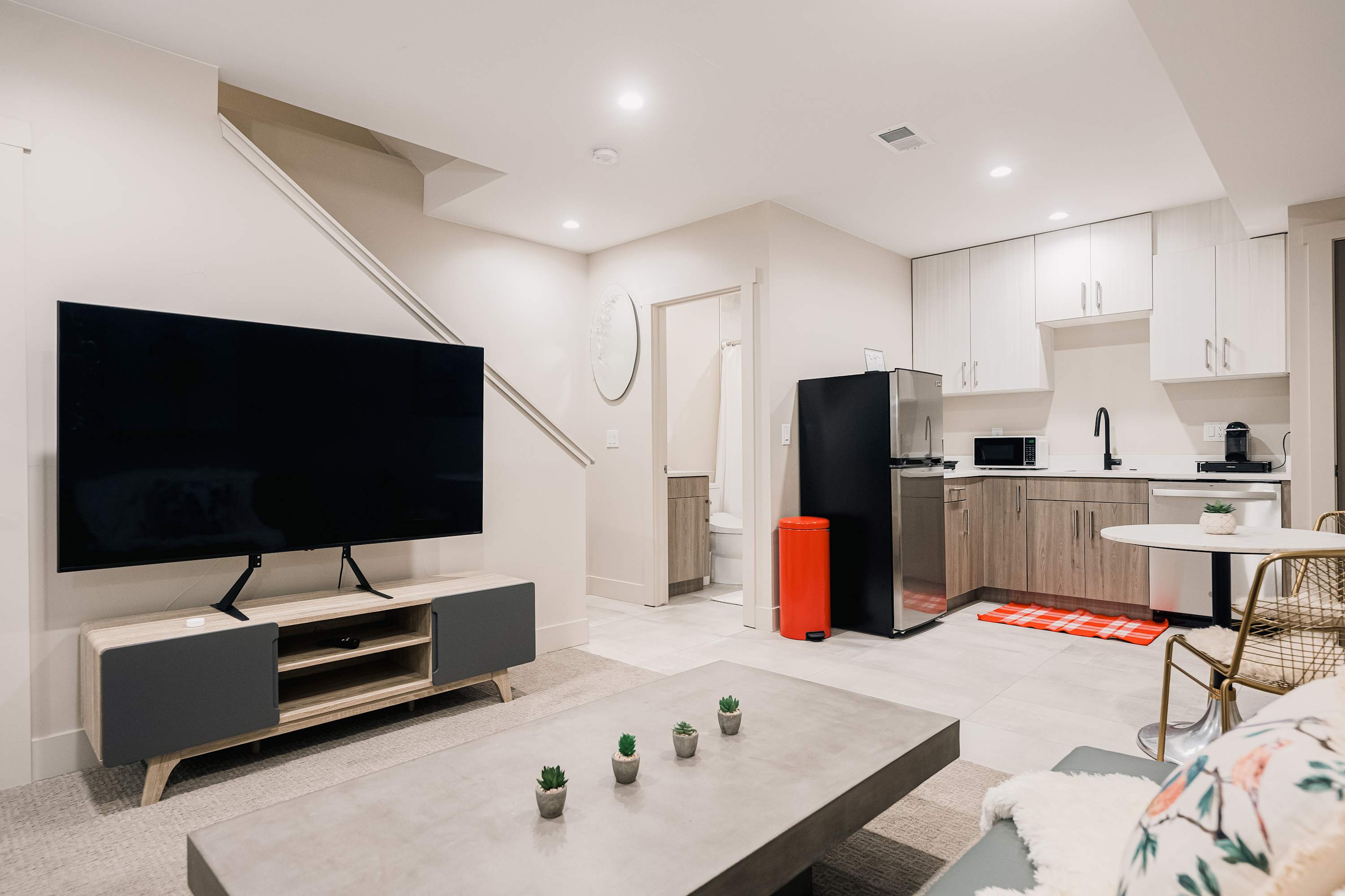 Zenobia Place | Sloan's Lake | Cozy Furnished Apartment photo 4