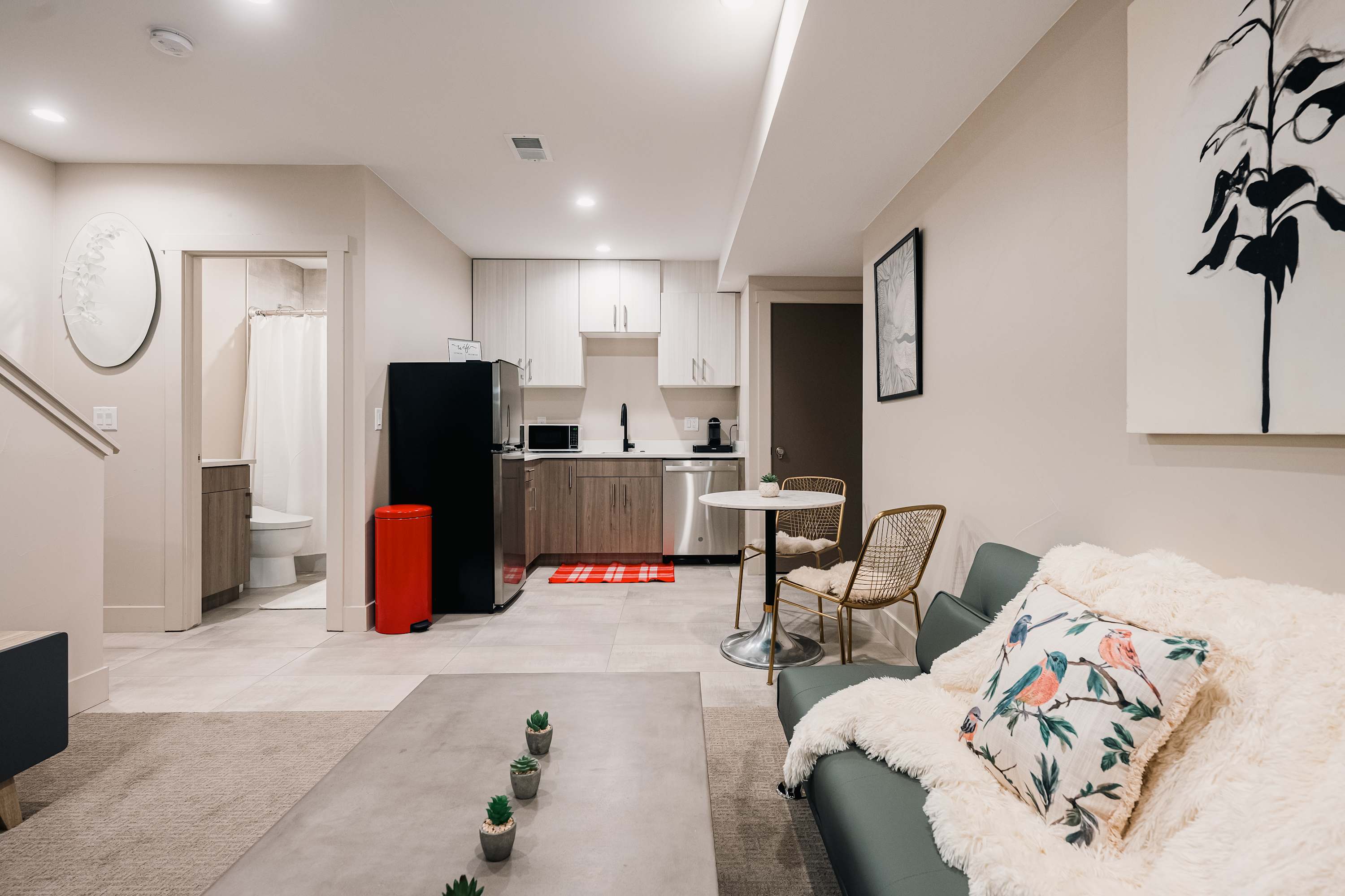 Zenobia Place | Sloan's Lake | Cozy Furnished Apartment photo 6