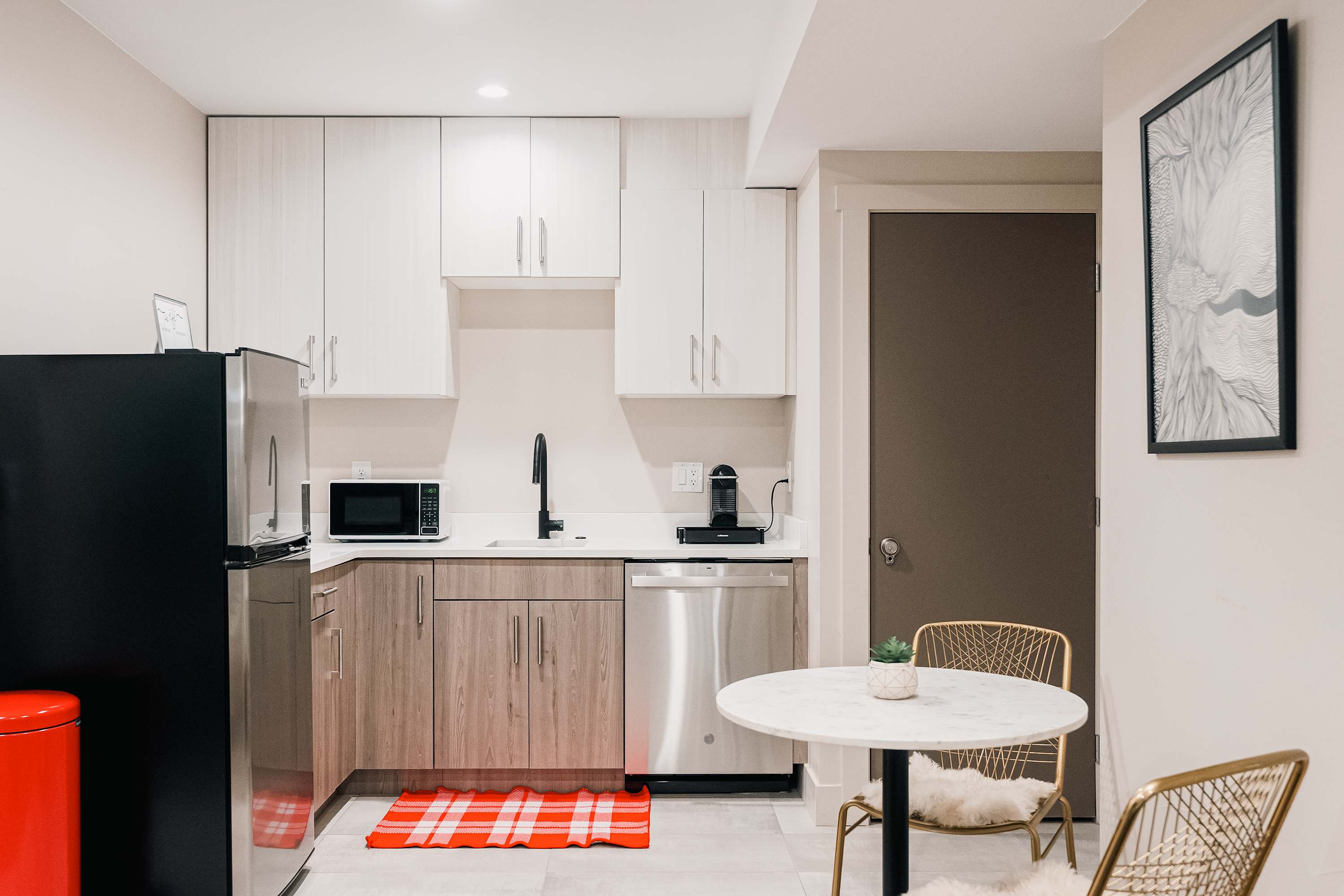 Zenobia Place | Sloan's Lake | Cozy Furnished Apartment photo 9