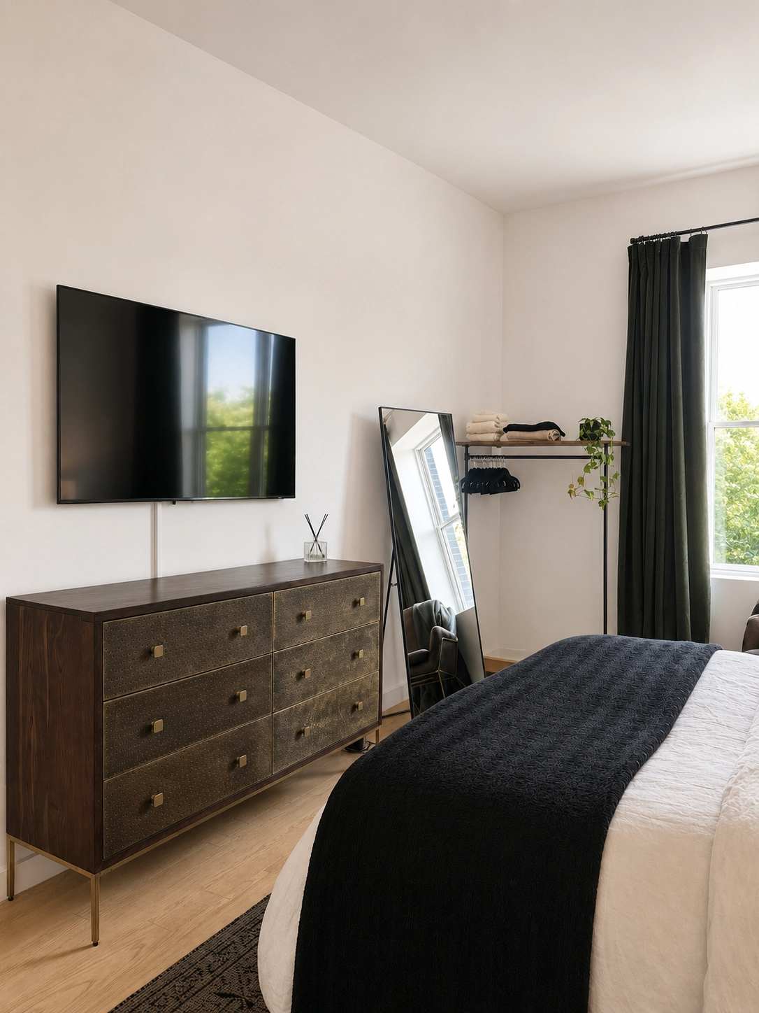 Covert Crest | Bushwick | Top-Floor Retreat with Private Rooftop photo 10