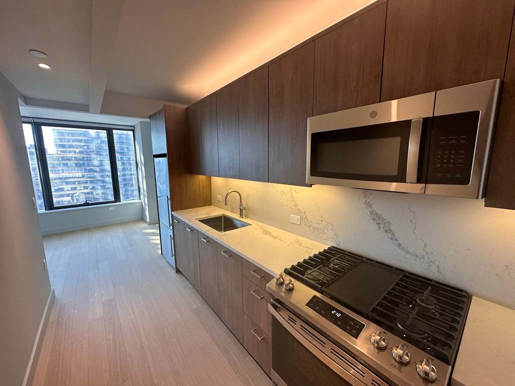 Skyview Suite | Chelsea | High-Floor City Retreat photo 5