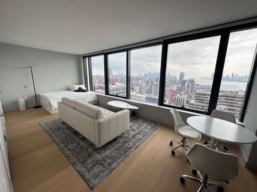 Skyview Suite | Chelsea | High-Floor City Retreat photo 2