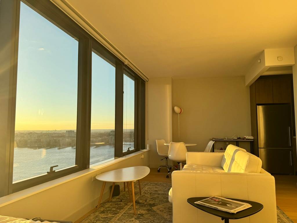 Skyview Suite | Chelsea | High-Floor City Retreat photo 4