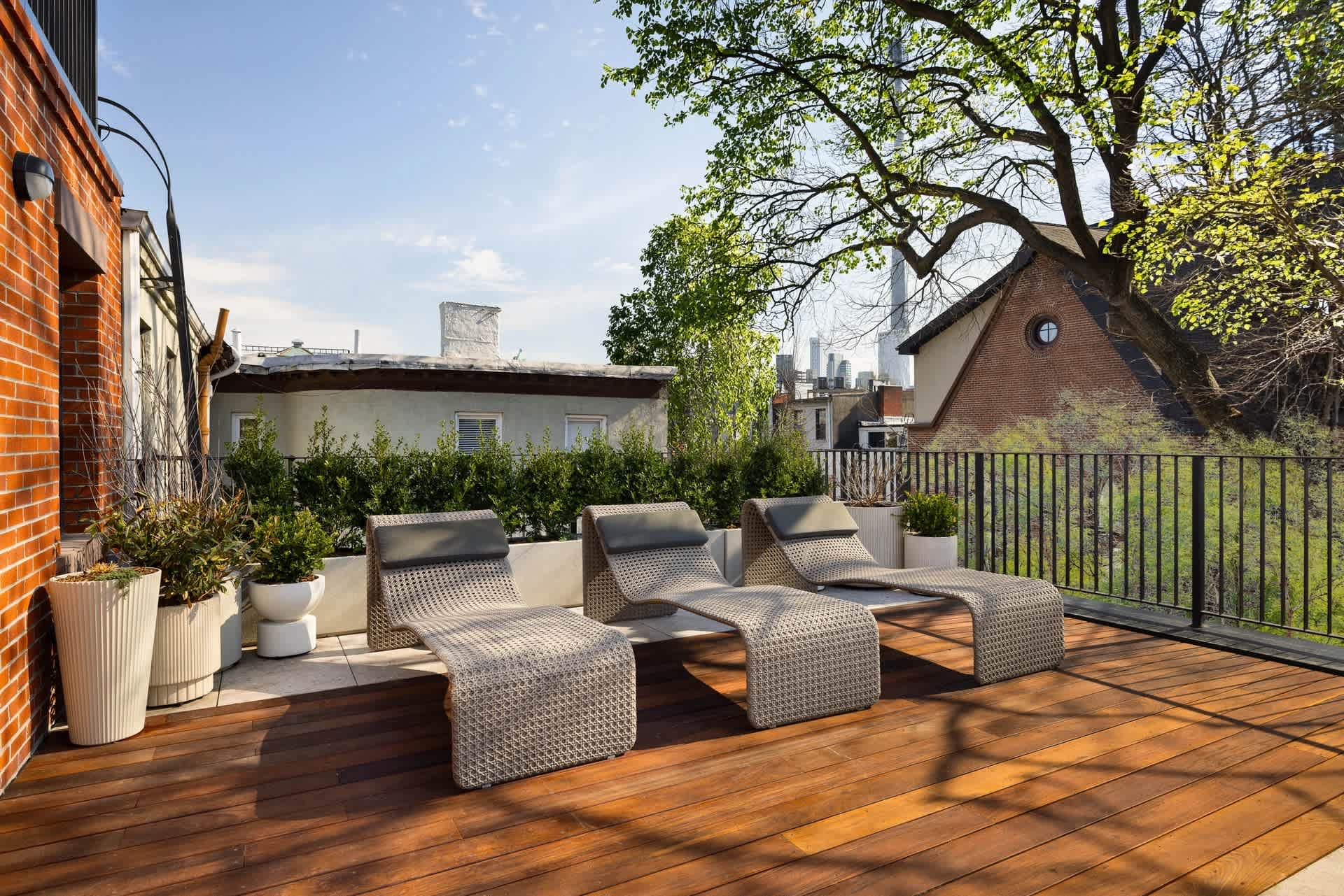 Mahogany House | Cobble Hill | Townhouse with Garden & Rooftop photo 4
