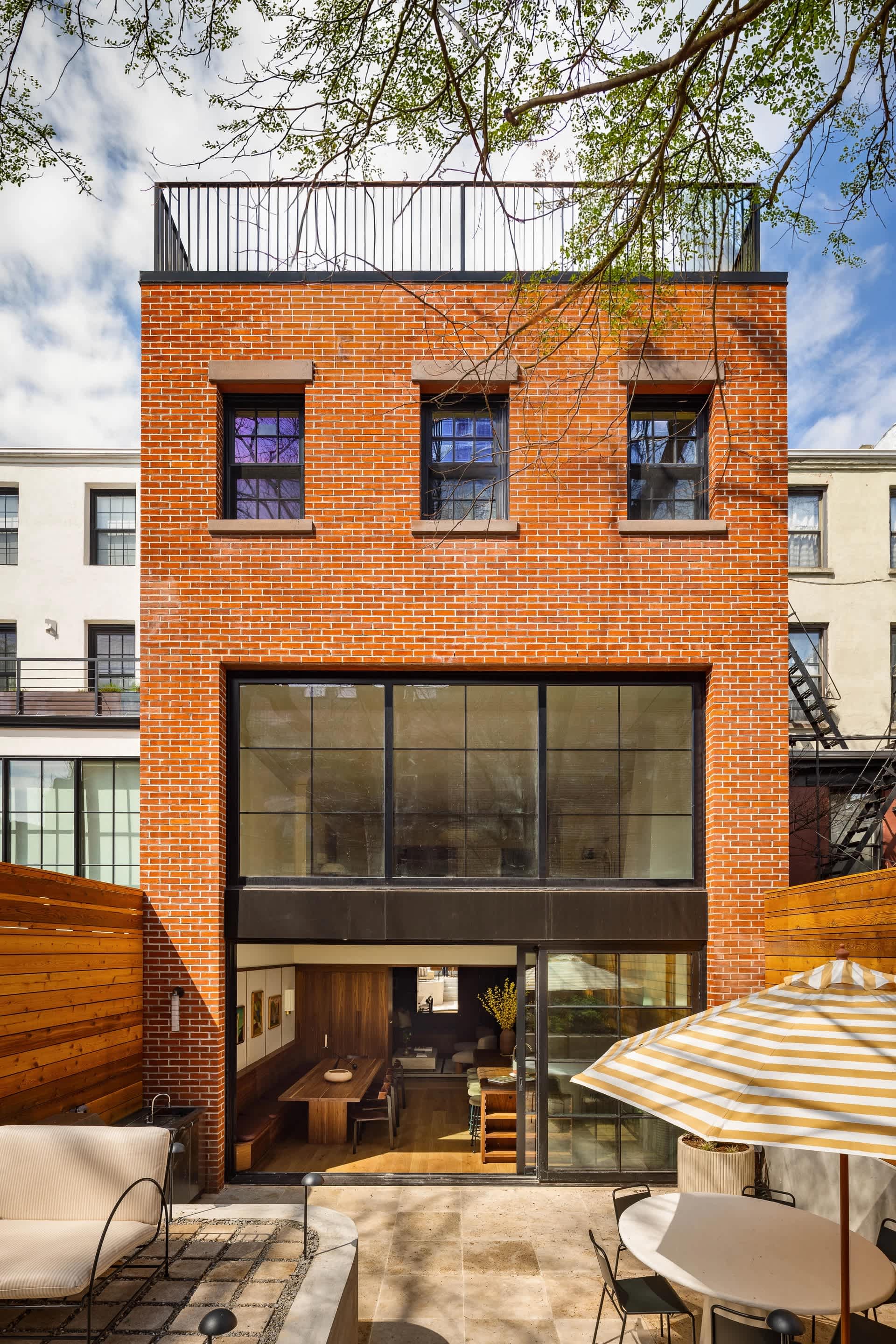 Mahogany House | Cobble Hill | Townhouse with Garden & Rooftop photo 3