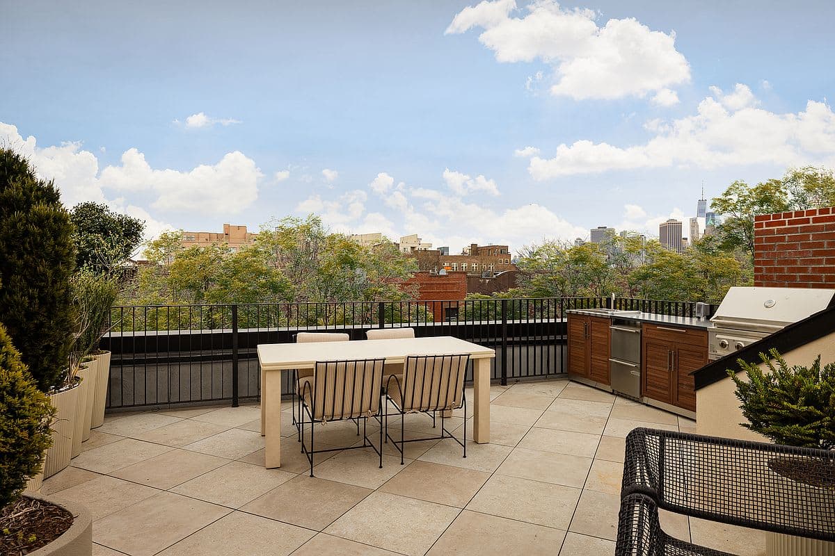 Mahogany House | Cobble Hill | Townhouse with Garden & Rooftop photo 34