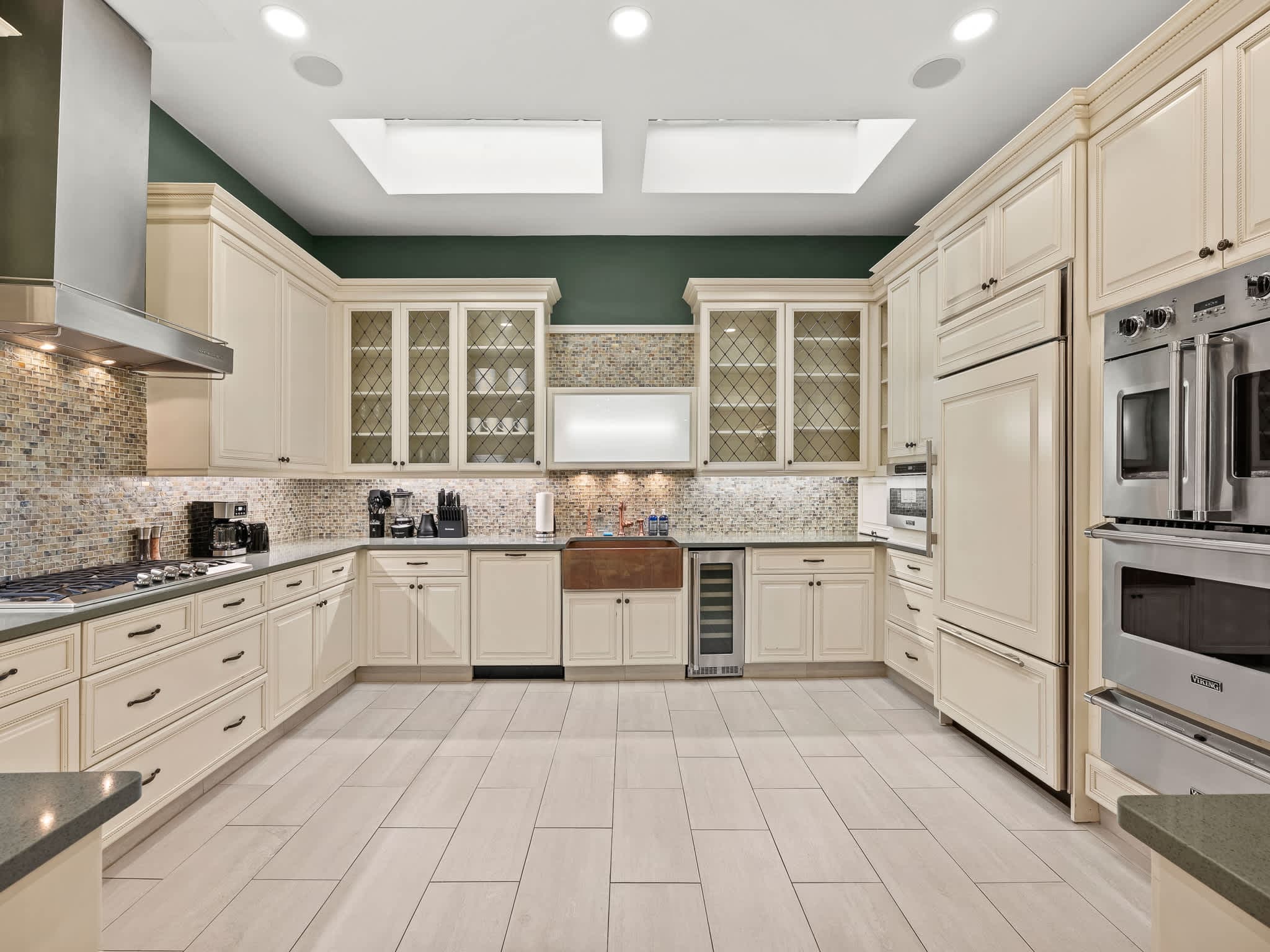 Centre House | Little Italy | Spacious Townhome with Rooftop Deck photo 11