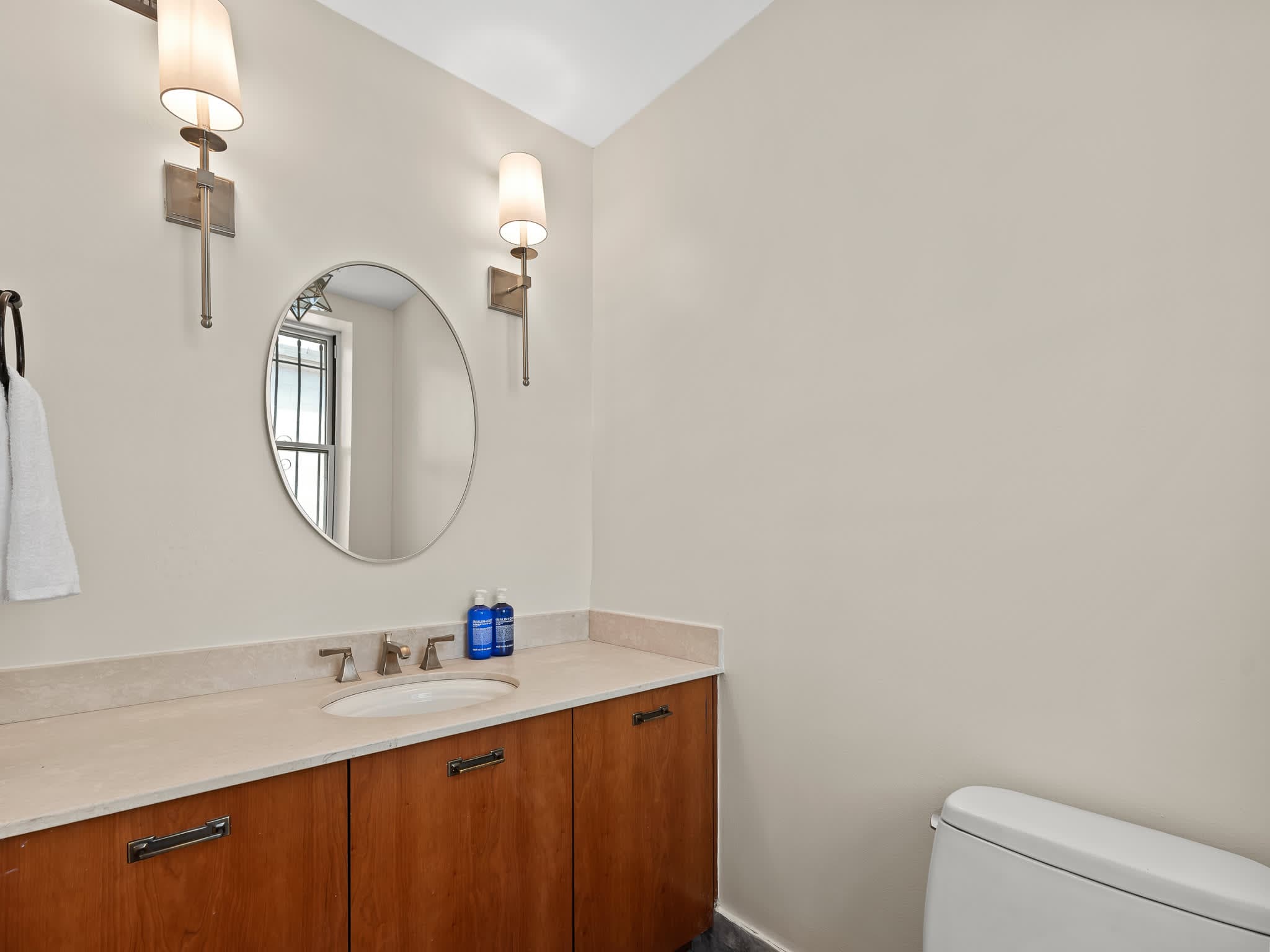 Centre House | Little Italy | Spacious Townhome with Rooftop Deck photo 10