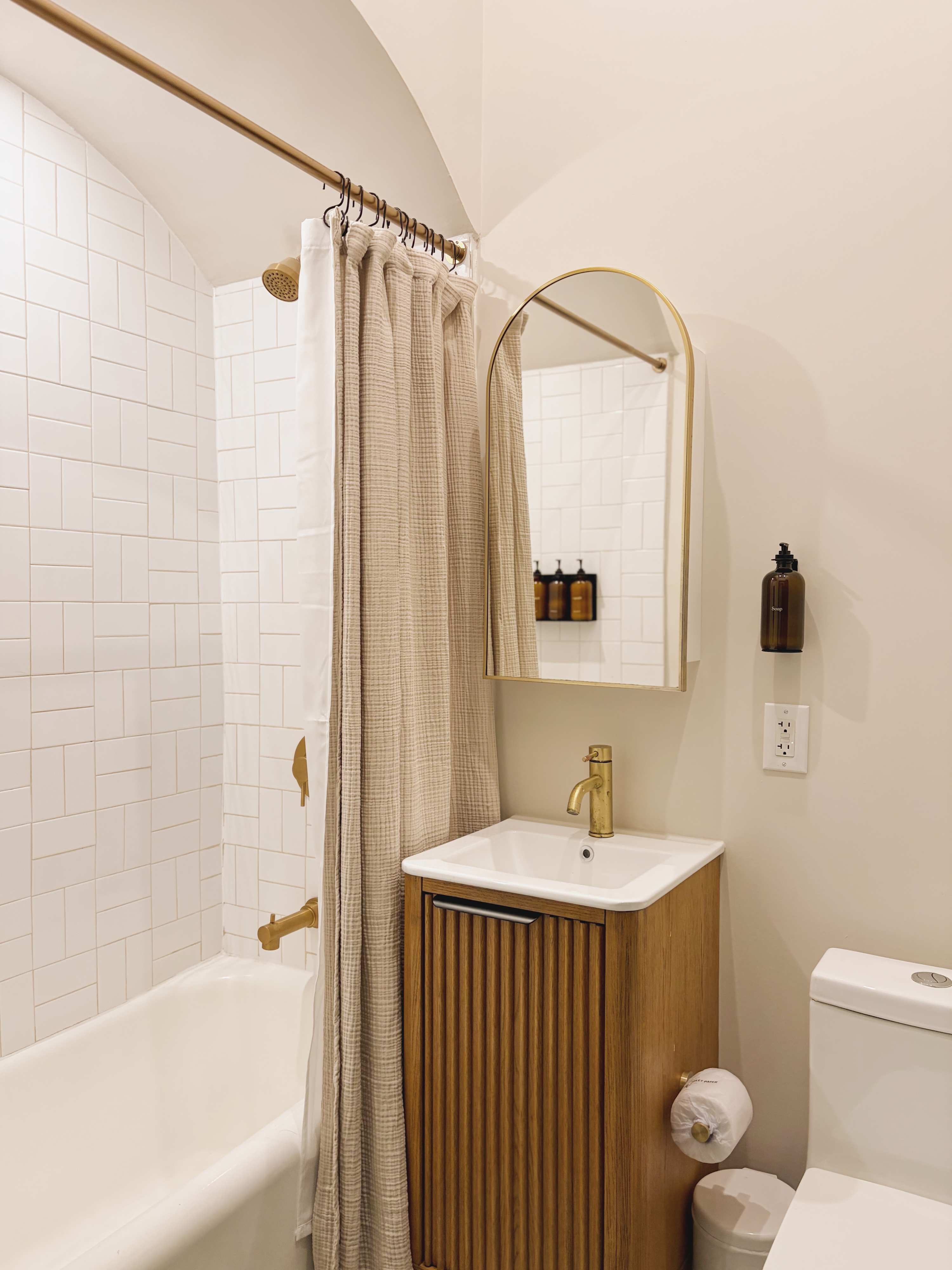 Henry House IV | Brooklyn Heights | Roomy Apartment photo 15