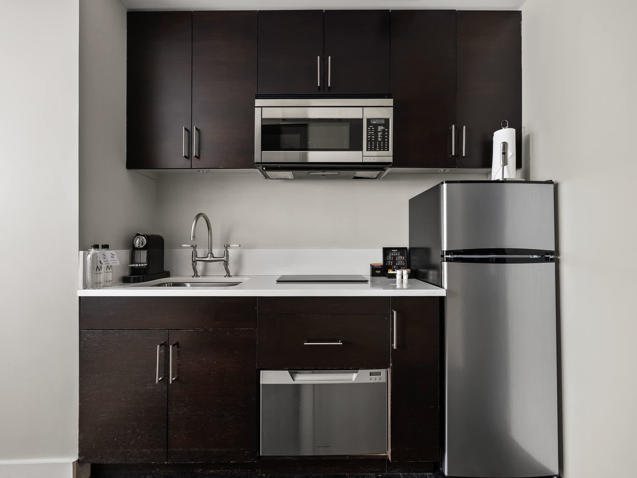 Marmara Place 702 | Kips Bay | Studio with Pool & Gym photo 9