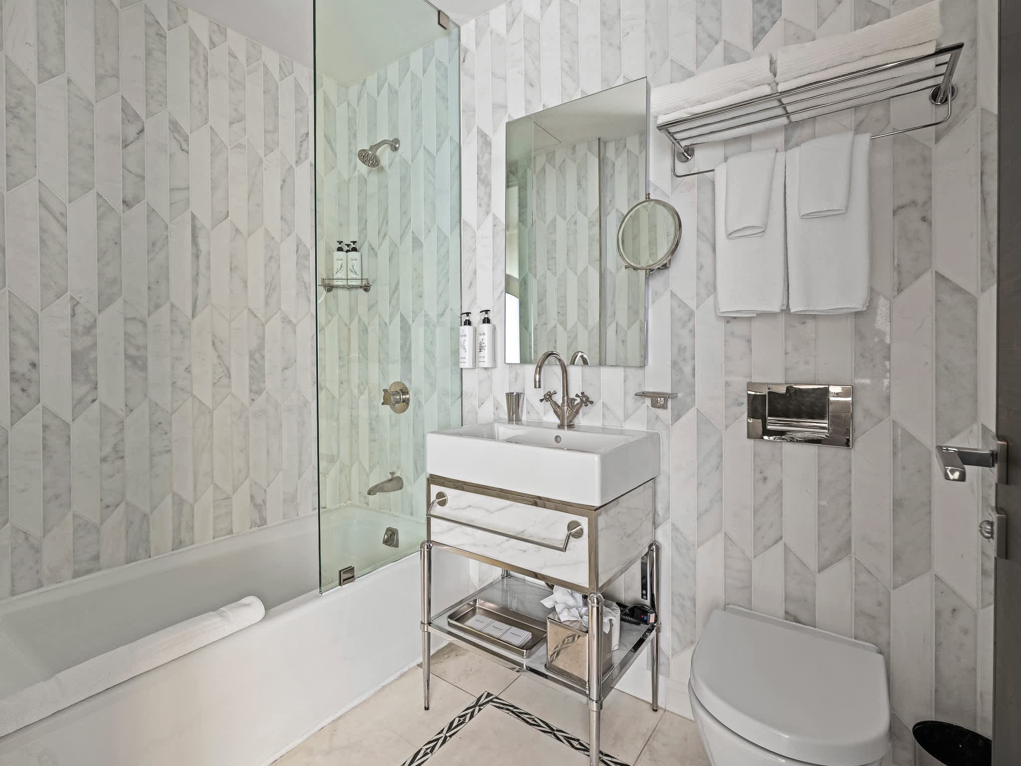 Marmara Place 702 | Kips Bay | Studio with Pool & Gym photo 10