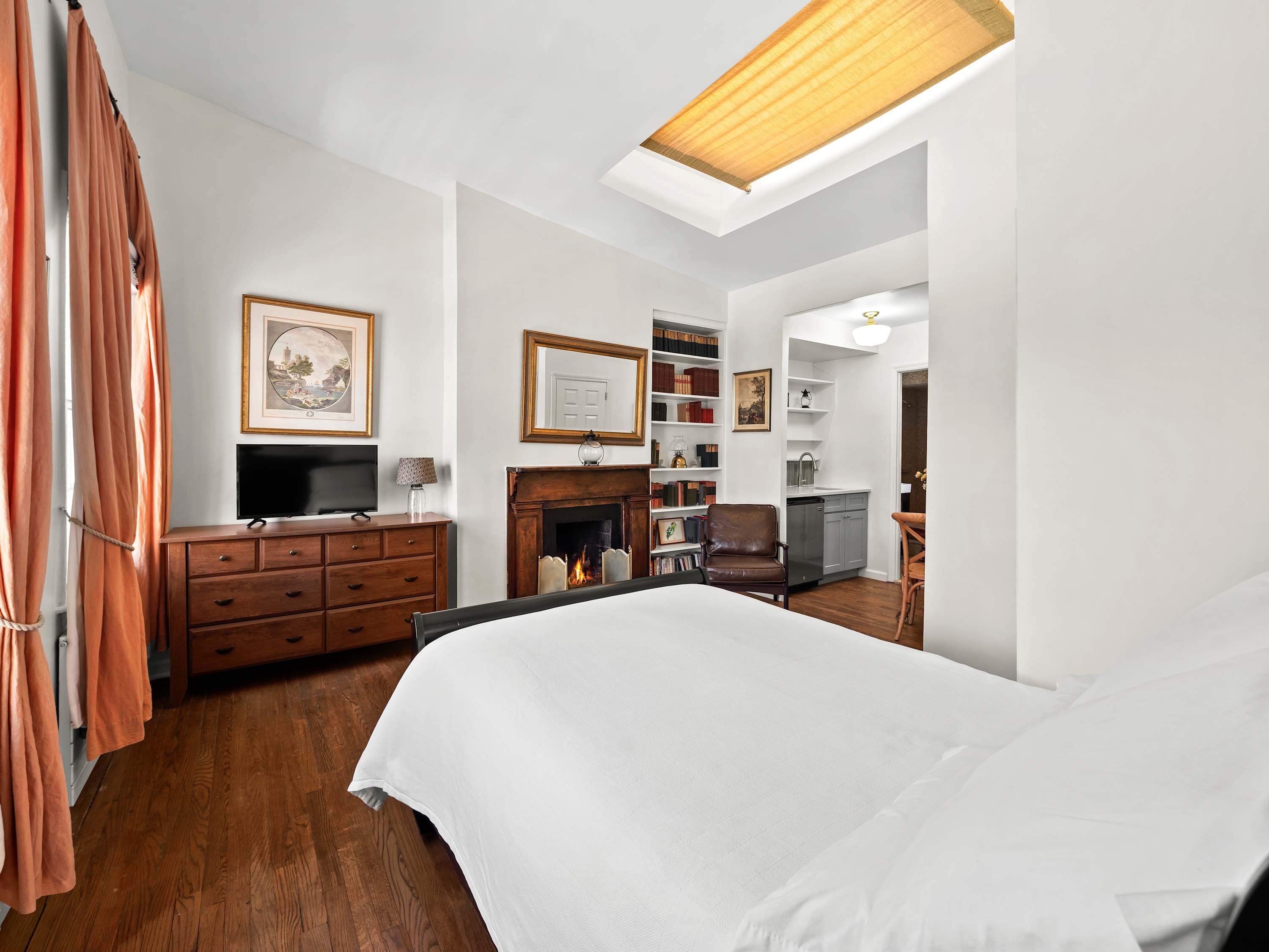 The Lahore Suite | West Village | Street-View Studio Retreat photo 9