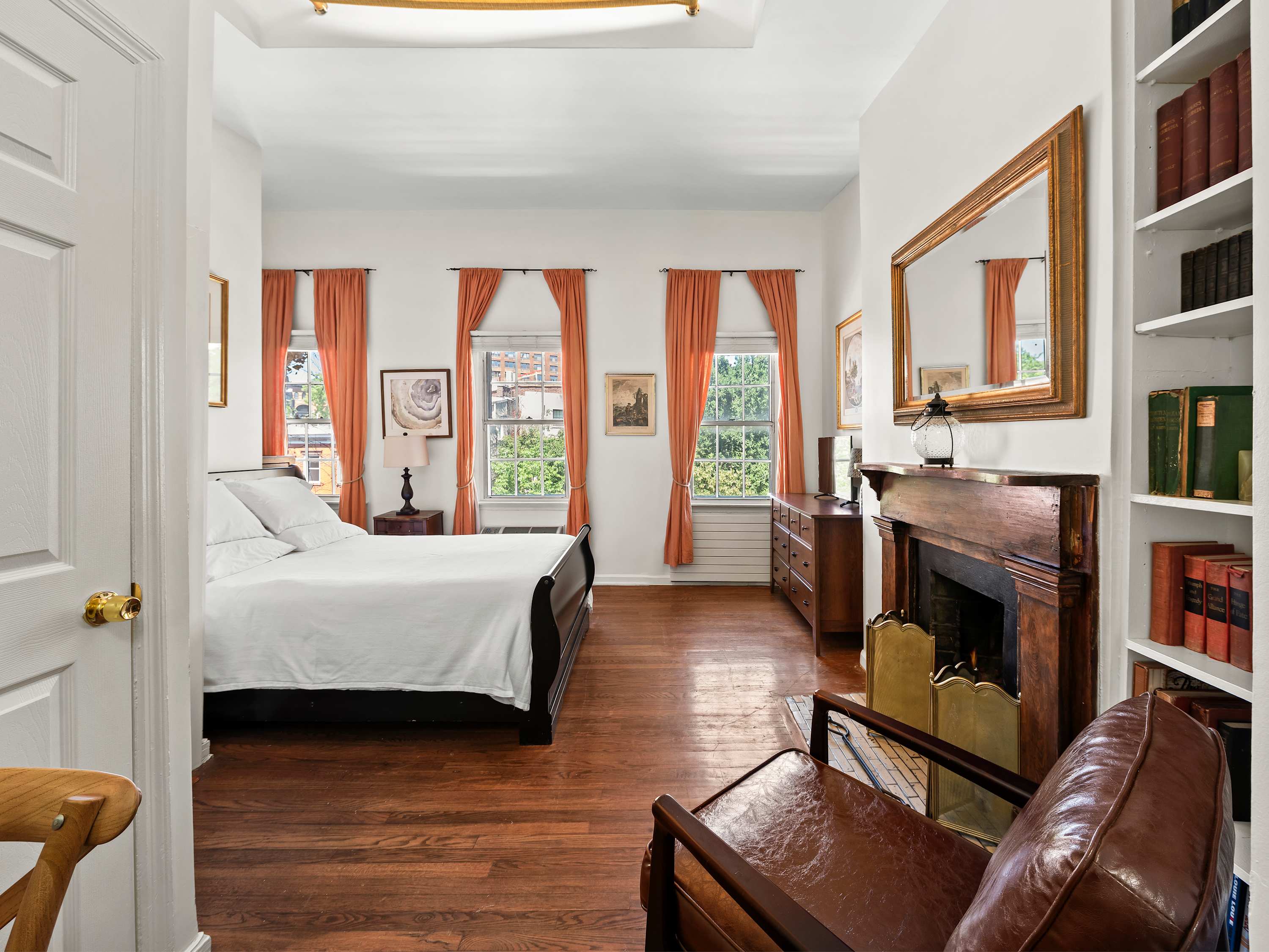 The Lahore Suite | West Village | Street-View Studio Retreat photo 11