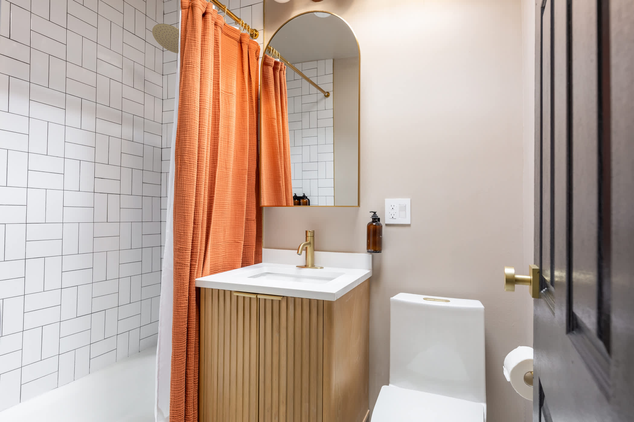 Henry House VIII | Brooklyn Heights | Roomy Apartment photo 17