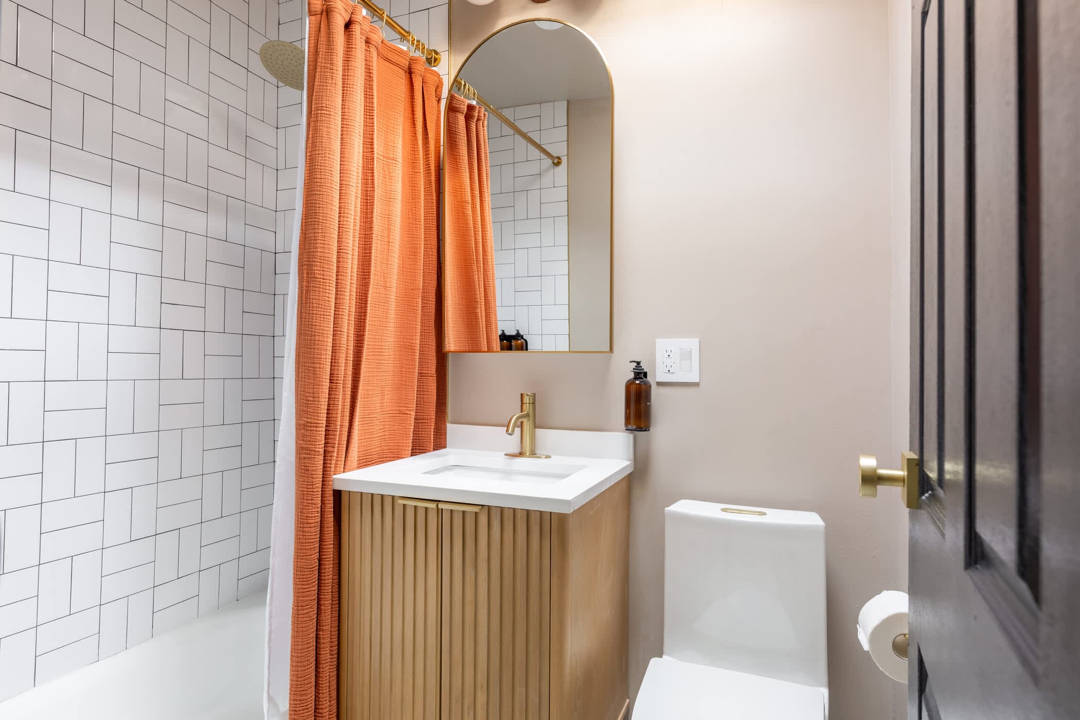 Henry House VIII | Brooklyn Heights | Roomy Apartment photo 17