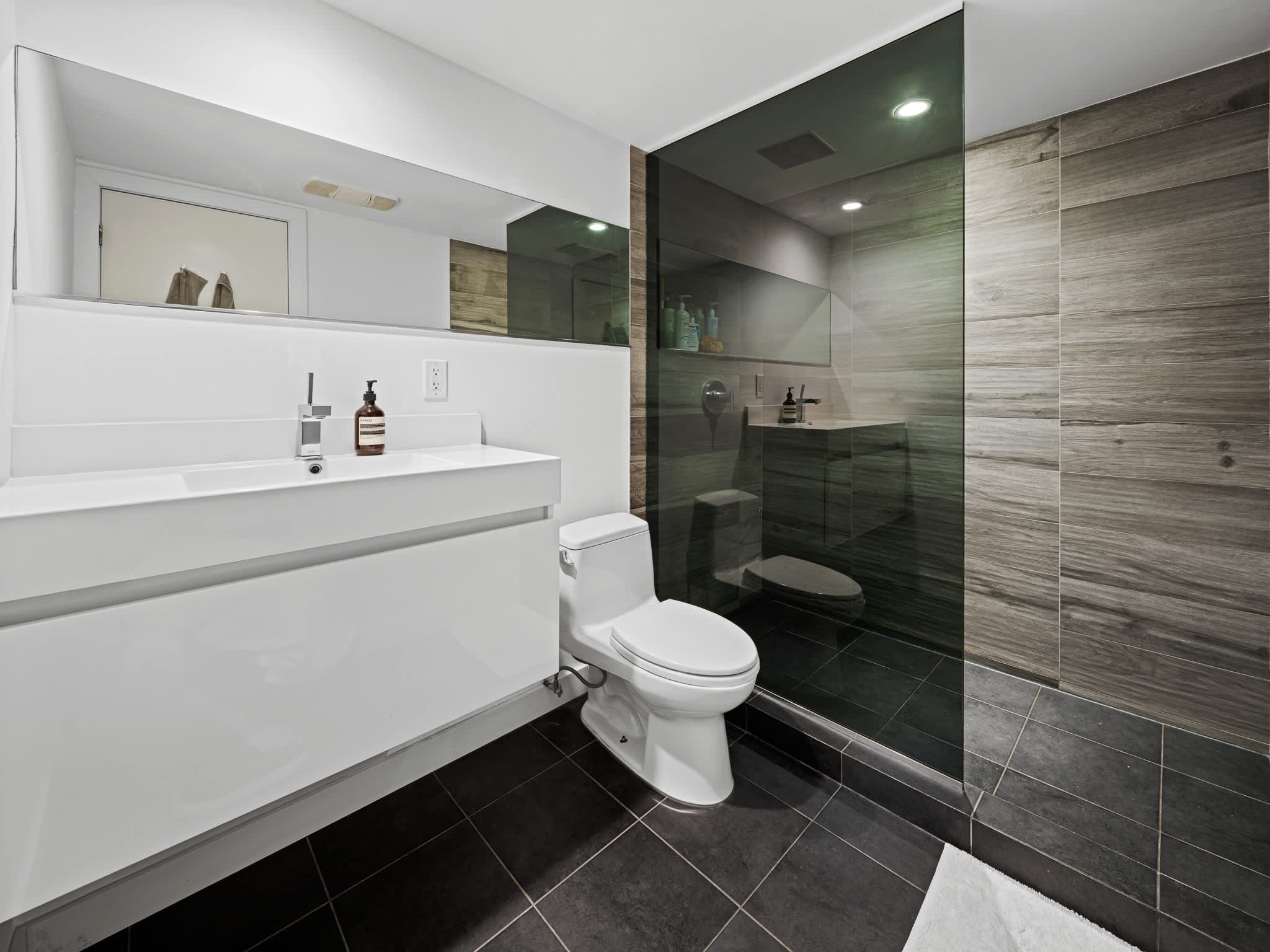 Southview Loft | Williamsburg | Artist's Duplex w/ Private Terrace photo 12