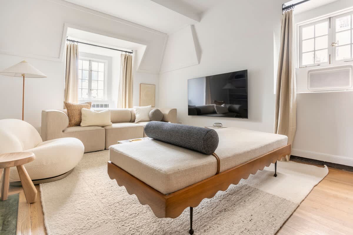 Bliss House Terrace | Upper East Side | 2BR Chic Penthouse photo 7