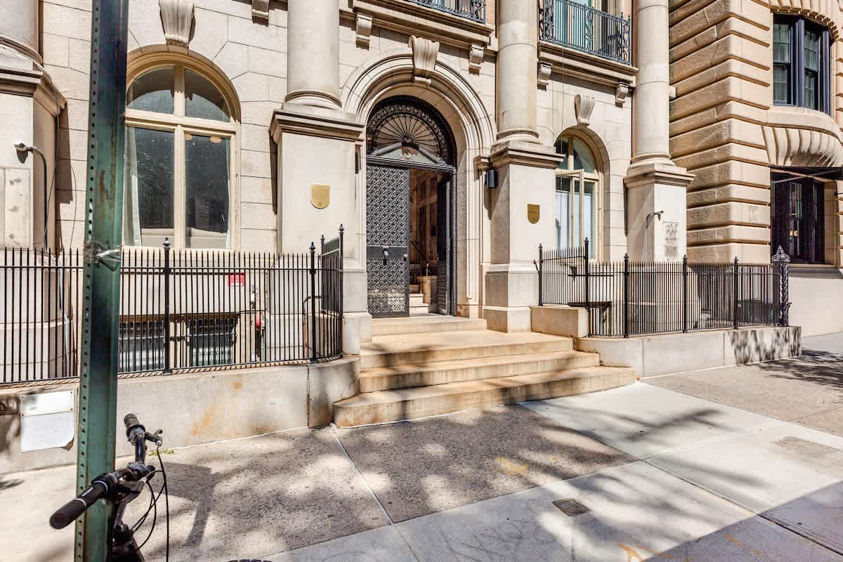 Bliss House Terrace | Upper East Side | 2BR Chic Penthouse photo 3