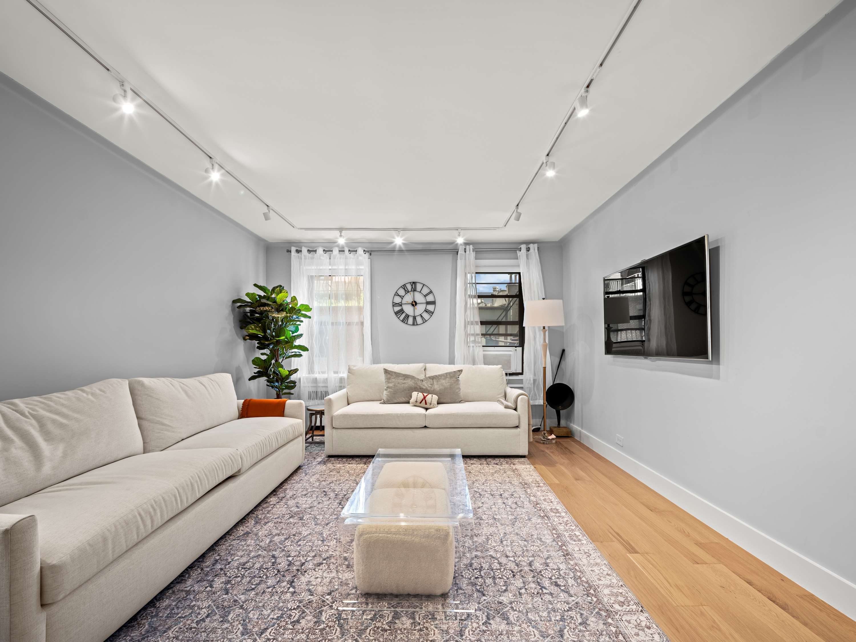 Montwell Place | Upper East Side | Modern Residence photo 2
