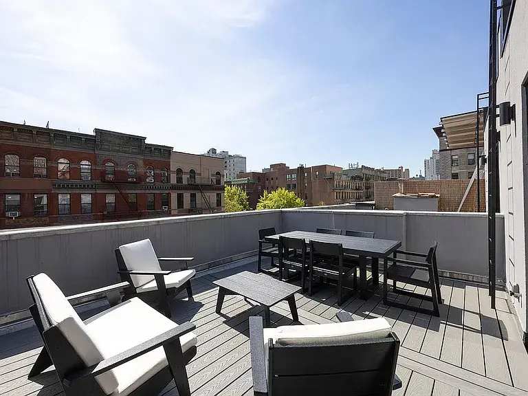 Harlington | South Harlem | Home with Private Rooftop Terrace photo 31