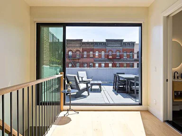 Harlington | South Harlem | Home with Private Rooftop Terrace photo 30