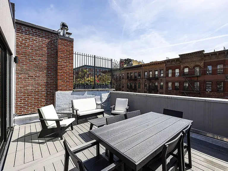 Harlington | South Harlem | Home with Private Rooftop Terrace photo 32