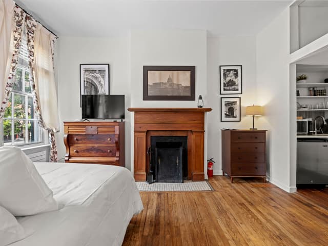 Image of Living and Sleeping space #2