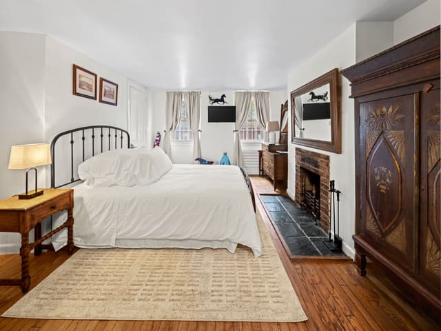 Image of Living and Sleeping space #2
