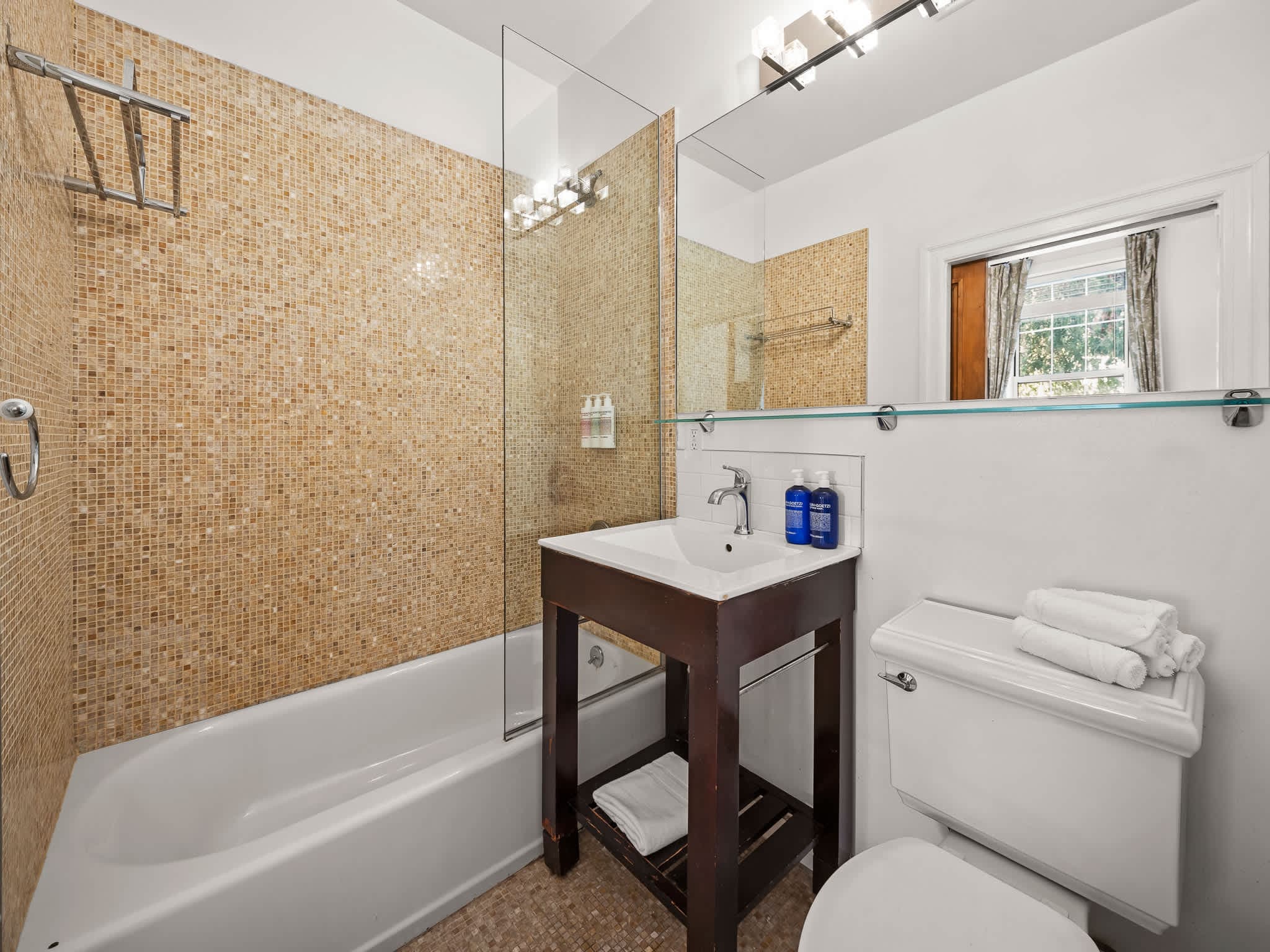 The Stonewell Suite | West Village | Refined Apartment photo 10