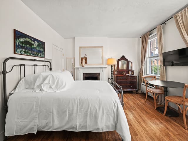 Image of Living and Sleeping space #3