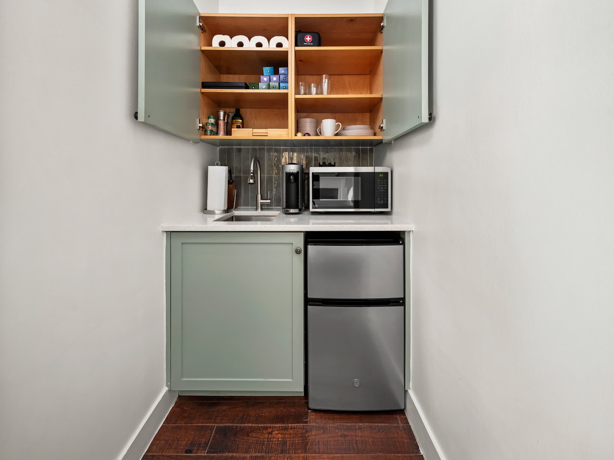 The India | West Village | Cozy Studio with Fireplace photo 9