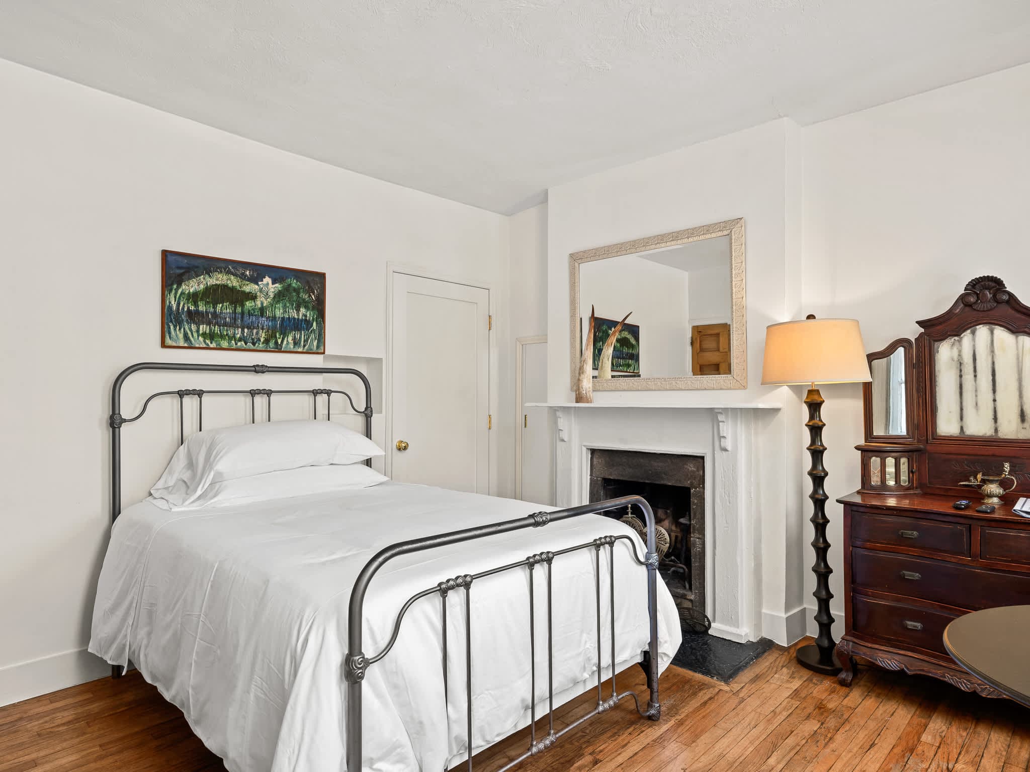 The India | West Village | Cozy Studio with Fireplace photo 7