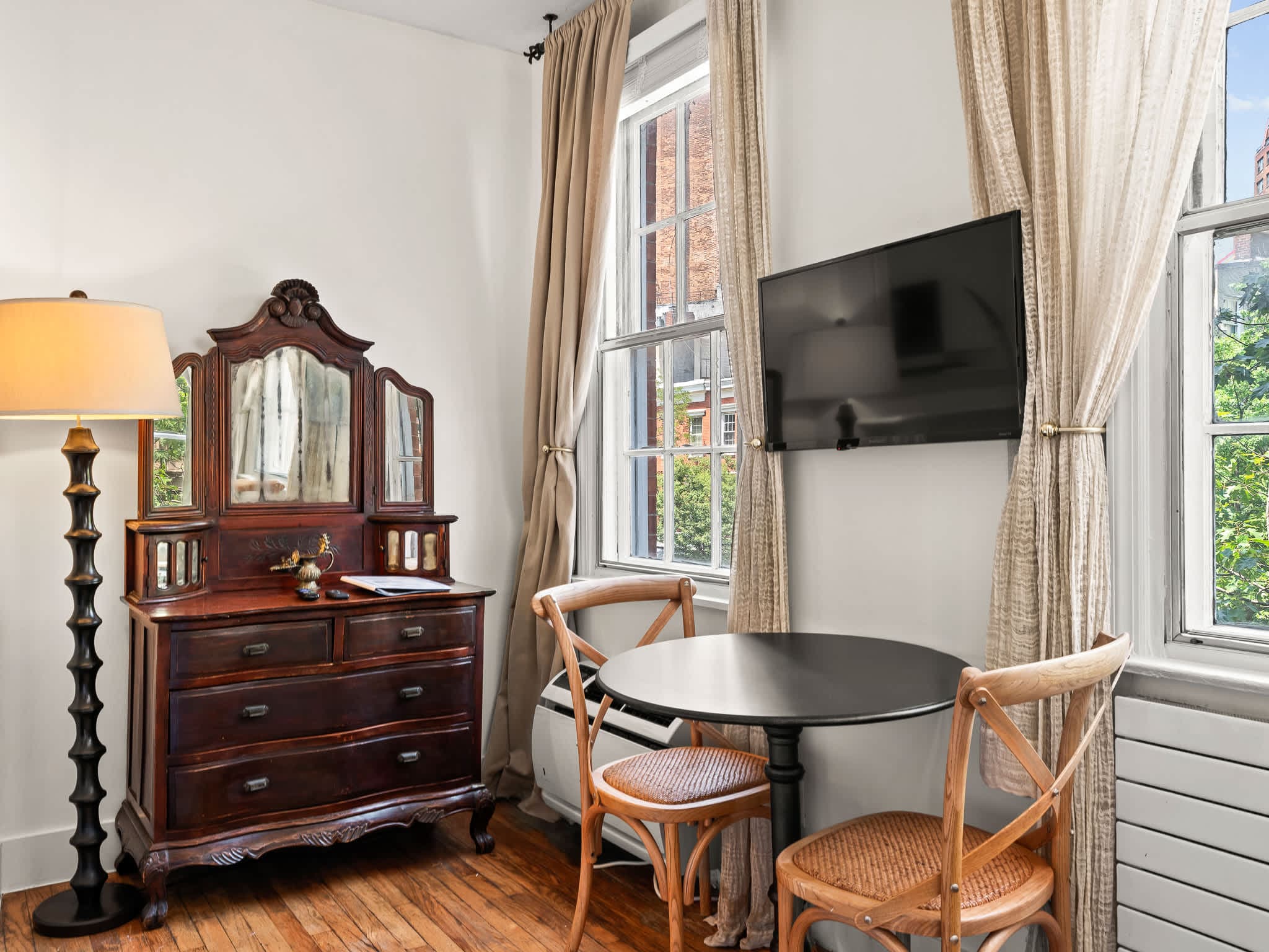 The India | West Village | Cozy Studio with Fireplace photo 2